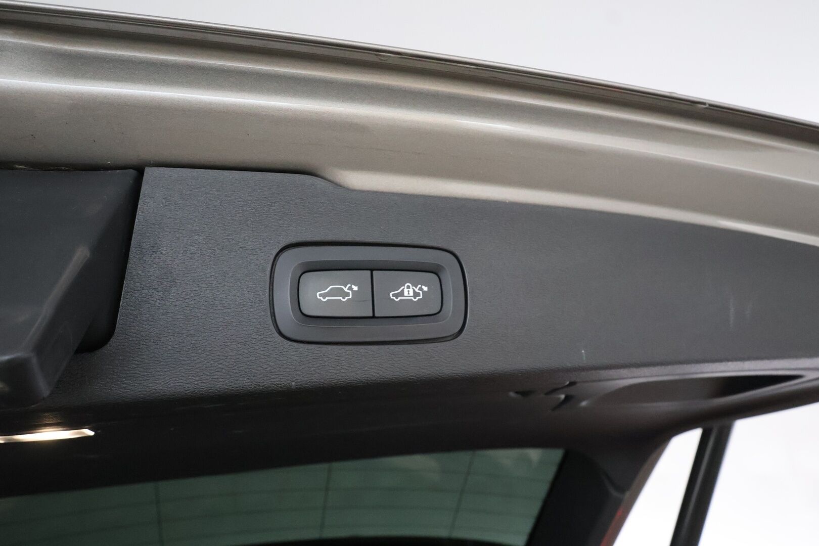 Volvo V60 Cross Country 2021 B4 AWD D-MHEV Business aut. **Webasto / Adapt.Vakkari / Full-LED / P.Kamera / Sporttinahat Muistilla / Navi / Keyless** - 3,99 % KORKOTARJOUS TÄHÄN AUTOON - Suomi-auto / Kahdet Renkaat