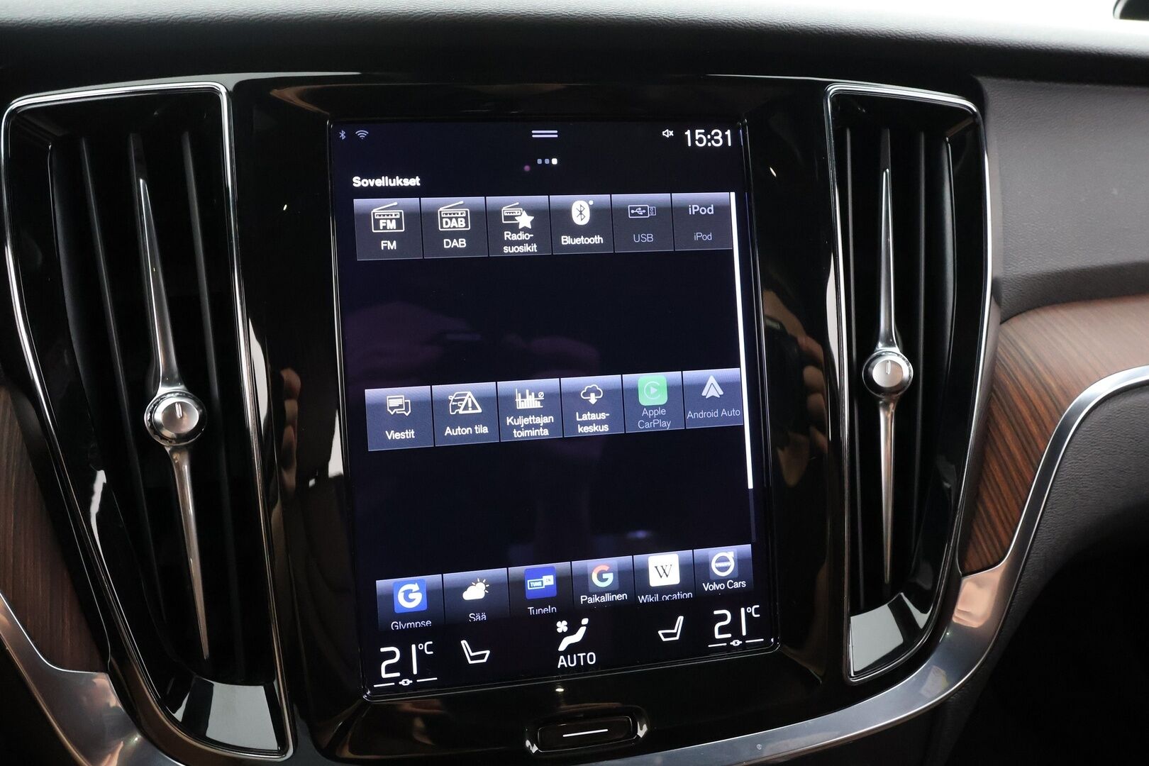 Volvo V60 Cross Country 2021 B4 AWD D-MHEV Business aut. **Webasto / Adapt.Vakkari / Full-LED / P.Kamera / Sporttinahat Muistilla / Navi / Keyless** - 3,99 % KORKOTARJOUS TÄHÄN AUTOON - Suomi-auto / Kahdet Renkaat