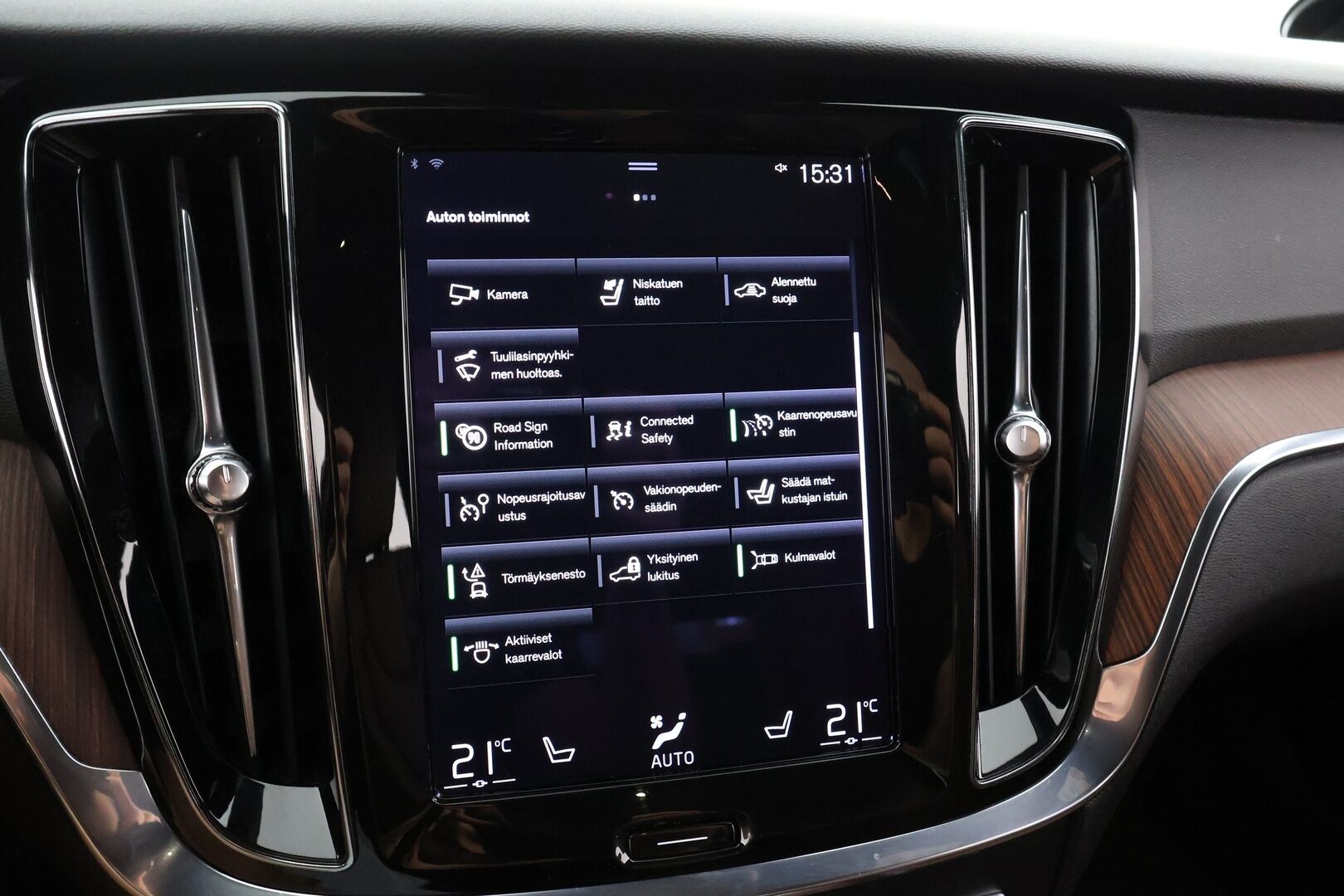 Volvo V60 Cross Country 2021 B4 AWD D-MHEV Business aut. **Webasto / Adapt.Vakkari / Full-LED / P.Kamera / Sporttinahat Muistilla / Navi / Keyless** - 3,99 % KORKOTARJOUS TÄHÄN AUTOON - Suomi-auto / Kahdet Renkaat