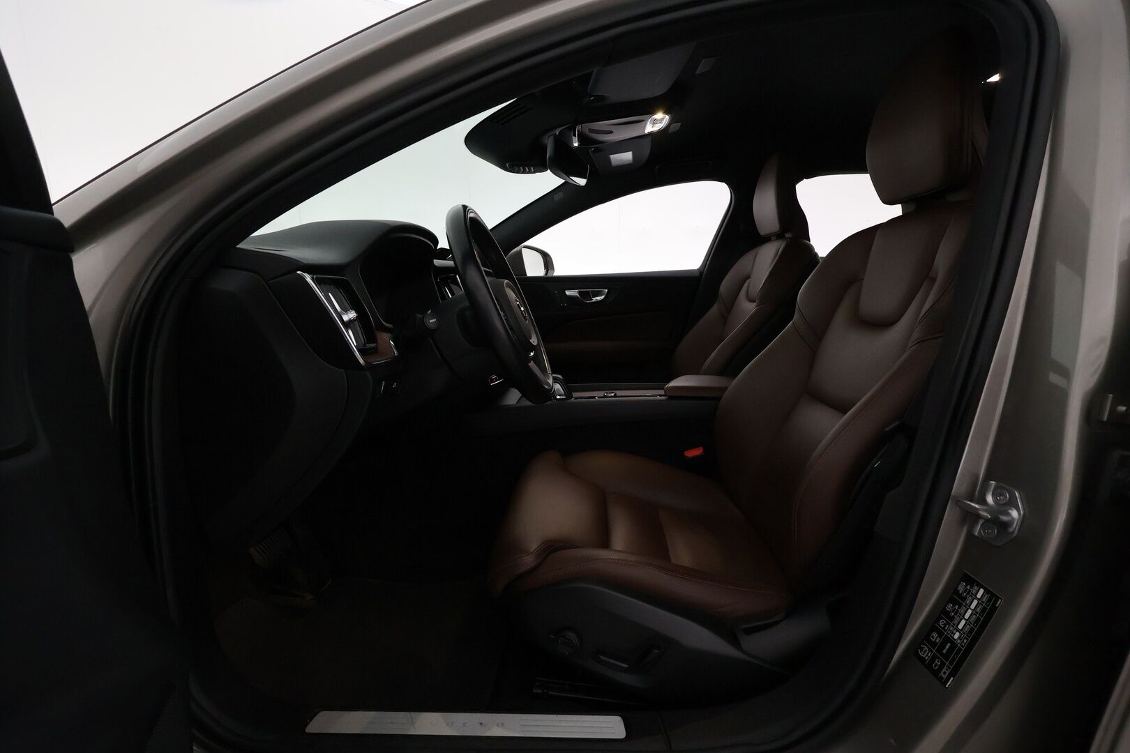 Volvo V60 Cross Country 2021 B4 AWD D-MHEV Business aut. **Webasto / Adapt.Vakkari / Full-LED / P.Kamera / Sporttinahat Muistilla / Navi / Keyless** - 3,99 % KORKOTARJOUS TÄHÄN AUTOON - Suomi-auto / Kahdet Renkaat