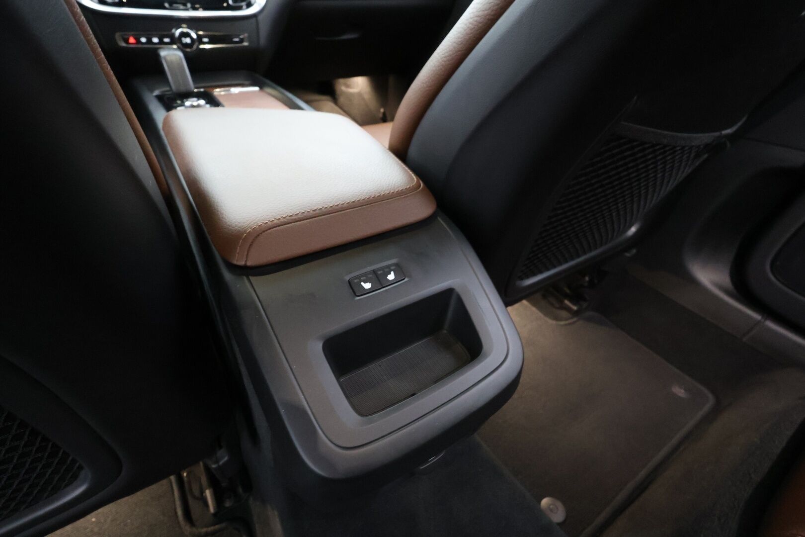 Volvo V60 Cross Country 2021 B4 AWD D-MHEV Business aut. **Webasto / Adapt.Vakkari / Full-LED / P.Kamera / Sporttinahat Muistilla / Navi / Keyless** - 3,99 % KORKOTARJOUS TÄHÄN AUTOON - Suomi-auto / Kahdet Renkaat