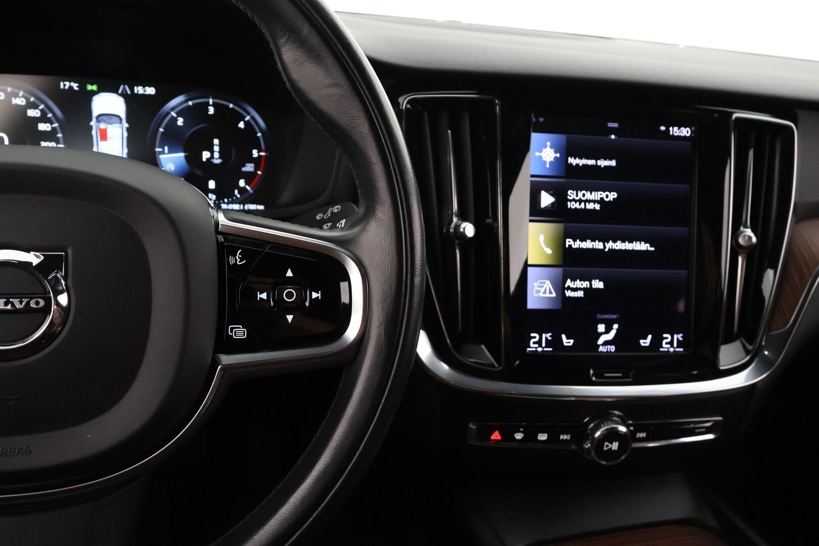 Volvo V60 Cross Country 2021 B4 AWD D-MHEV Business aut. **Webasto / Adapt.Vakkari / Full-LED / P.Kamera / Sporttinahat Muistilla / Navi / Keyless** - 3,99 % KORKOTARJOUS TÄHÄN AUTOON - Suomi-auto / Kahdet Renkaat