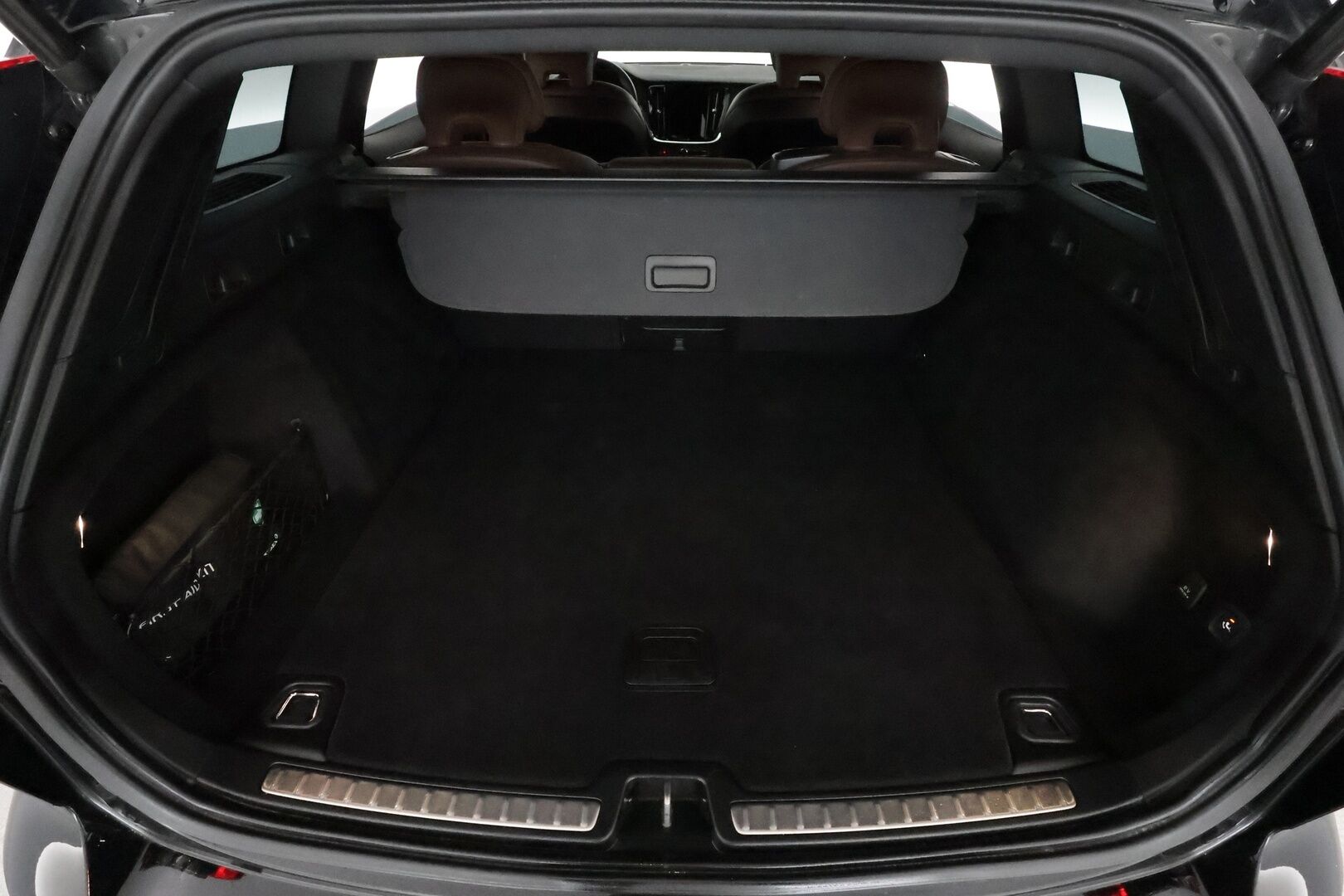 Volvo V60 Cross Country 2021 B4 AWD D-MHEV Pro aut **Adapt.vakkari / Muistipenkit / P.kamera / Koukku / Full LED / Webasto / Navi / BLIS** - 3,99 % KORKOTARJOUS TÄHÄN AUTOON 31.8. ASTI! - Suomi-auto / Kahdet renkaat aluvanteilla / Merkkihuollettu / Ruskeat nahat / Penkinlämmittimet takana / Ratinlämmitin
