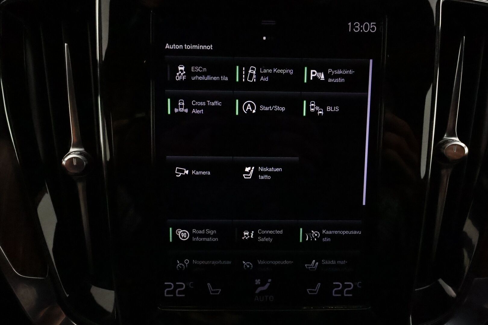 Volvo V60 Cross Country 2021 B4 AWD D-MHEV Pro aut **Adapt.vakkari / Muistipenkit / P.kamera / Koukku / Full LED / Webasto / Navi / BLIS** - 3,99 % KORKOTARJOUS TÄHÄN AUTOON 31.8. ASTI! - Suomi-auto / Kahdet renkaat aluvanteilla / Merkkihuollettu / Ruskeat nahat / Penkinlämmittimet takana / Ratinlämmitin