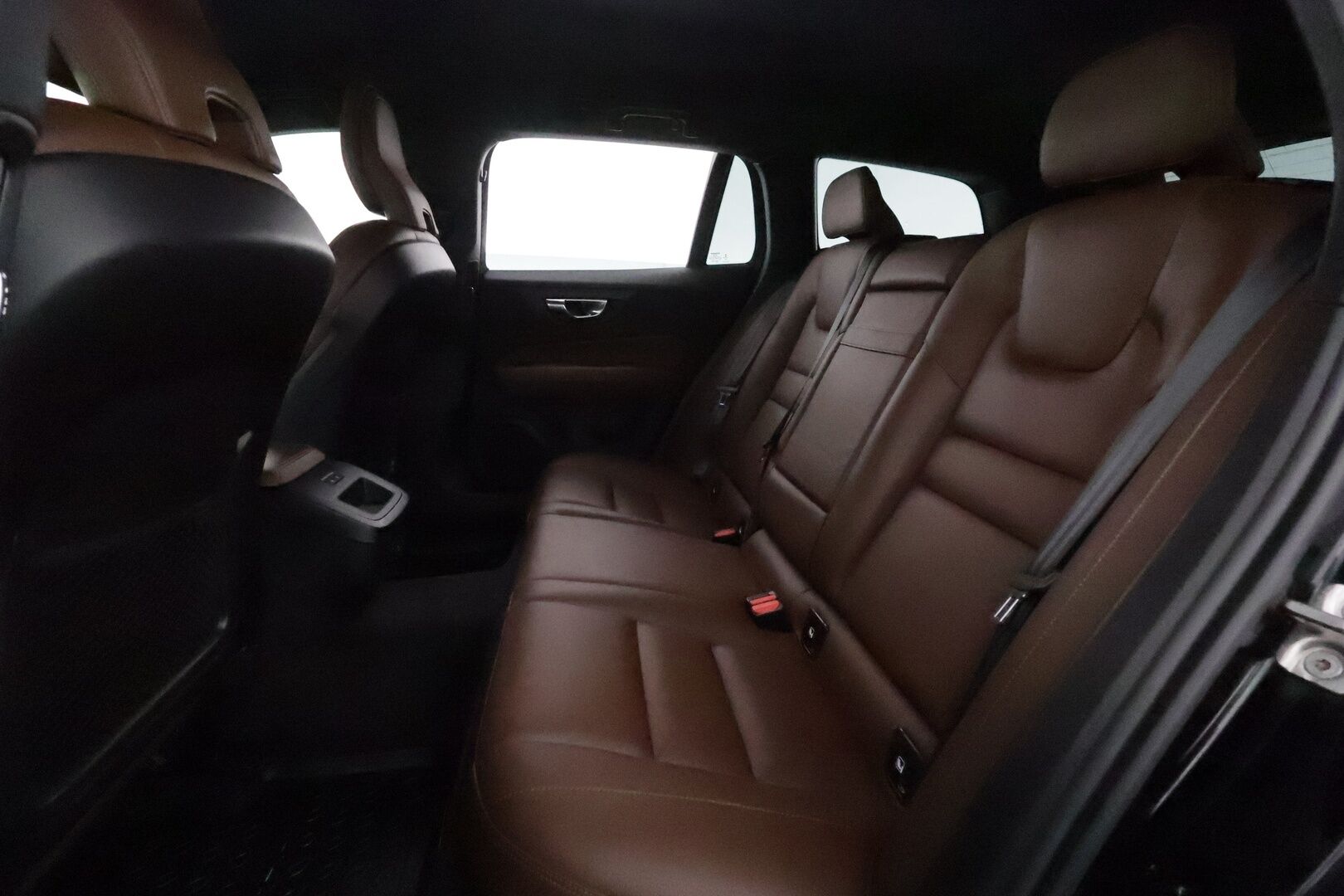 Volvo V60 Cross Country 2021 B4 AWD D-MHEV Pro aut **Adapt.vakkari / Muistipenkit / P.kamera / Koukku / Full LED / Webasto / Navi / BLIS** - 3,99 % KORKOTARJOUS TÄHÄN AUTOON 31.8. ASTI! - Suomi-auto / Kahdet renkaat aluvanteilla / Merkkihuollettu / Ruskeat nahat / Penkinlämmittimet takana / Ratinlämmitin