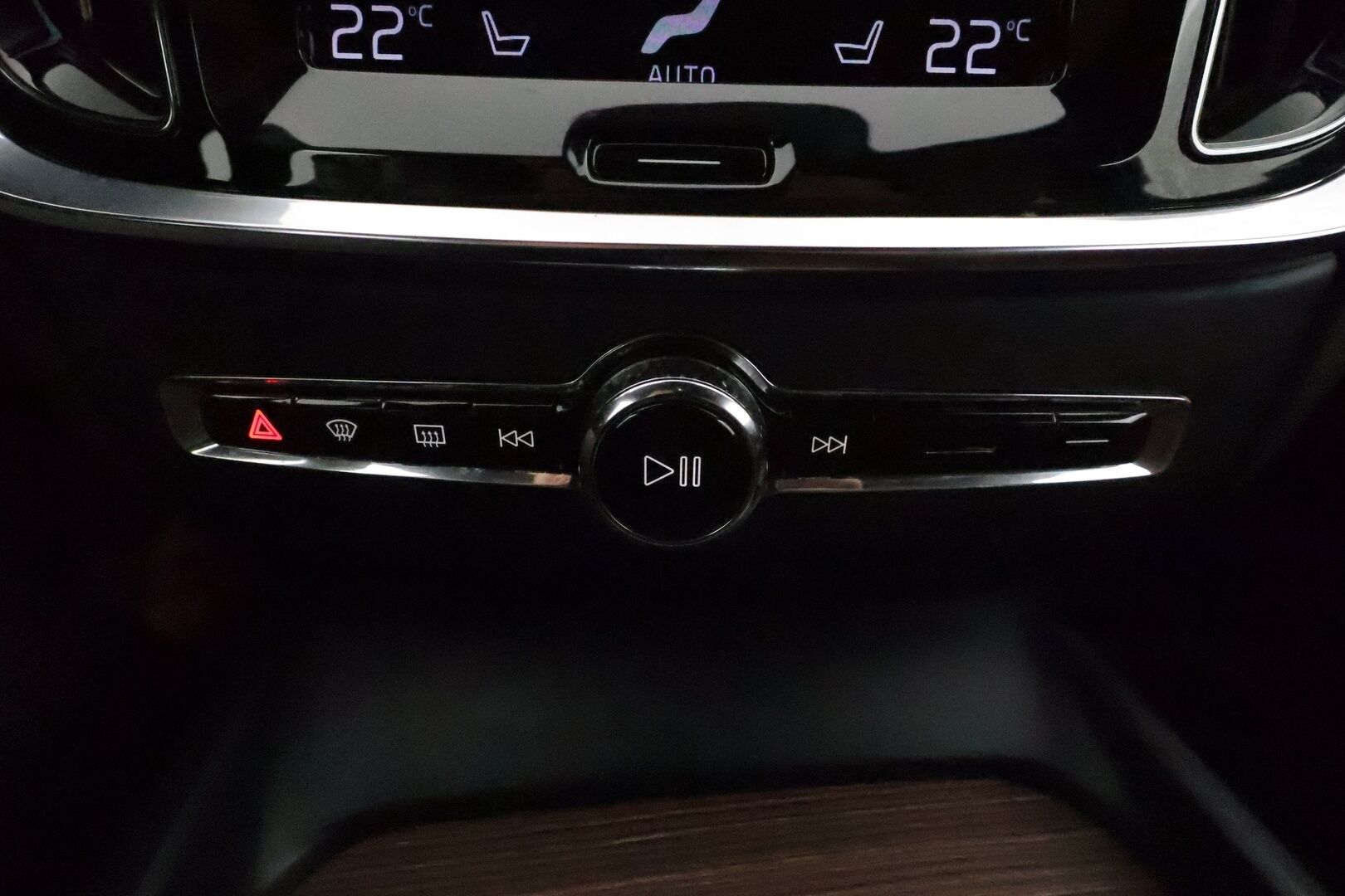 Volvo V60 Cross Country 2021 B4 AWD D-MHEV Pro aut **Adapt.vakkari / Muistipenkit / P.kamera / Koukku / Full LED / Webasto / Navi / BLIS** - 3,99 % KORKOTARJOUS TÄHÄN AUTOON 31.8. ASTI! - Suomi-auto / Kahdet renkaat aluvanteilla / Merkkihuollettu / Ruskeat nahat / Penkinlämmittimet takana / Ratinlämmitin