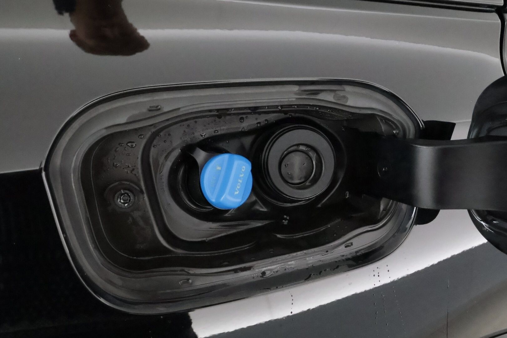 Volvo V60 Cross Country 2021 B4 AWD D-MHEV Pro aut **Adapt.vakkari / Muistipenkit / P.kamera / Koukku / Full LED / Webasto / Navi / BLIS** - 3,99 % KORKOTARJOUS TÄHÄN AUTOON 31.8. ASTI! - Suomi-auto / Kahdet renkaat aluvanteilla / Merkkihuollettu / Ruskeat nahat / Penkinlämmittimet takana / Ratinlämmitin