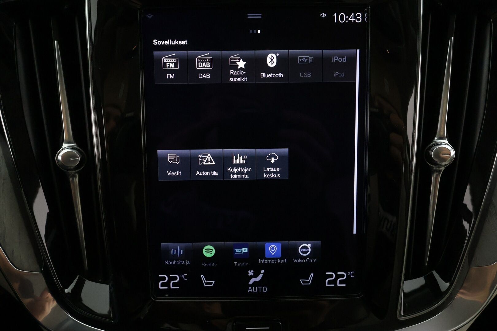 Volvo V60 Cross Country 2021 B4 AWD D-MHEV Business aut * ACC / P.kamera / BLIS / Koukku / Webasto / LED / Vaaleat nahat * - Suomi-auto / Kahdet renkaat aluvanteilla / Merkkihuollettu