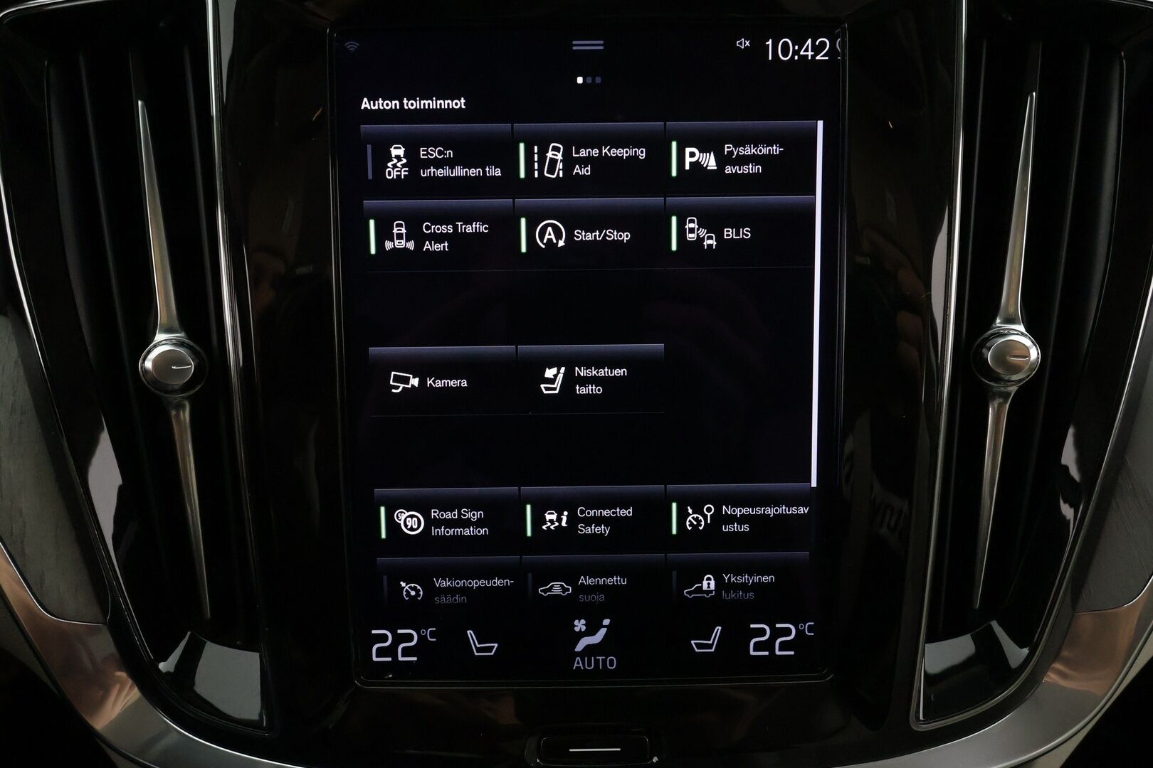 Volvo V60 Cross Country 2021 B4 AWD D-MHEV Business aut * ACC / P.kamera / BLIS / Koukku / Webasto / LED / Vaaleat nahat * - Suomi-auto / Kahdet renkaat aluvanteilla / Merkkihuollettu