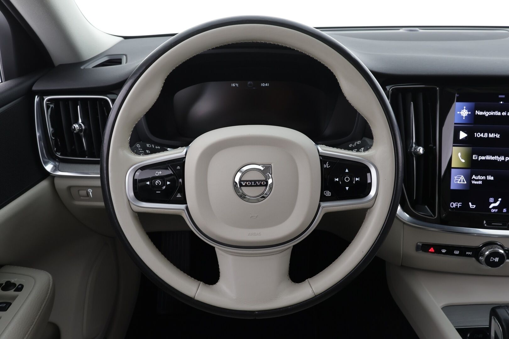 Volvo V60 Cross Country 2021 B4 AWD D-MHEV Business aut * ACC / P.kamera / BLIS / Koukku / Webasto / LED / Vaaleat nahat * - Suomi-auto / Kahdet renkaat aluvanteilla / Merkkihuollettu