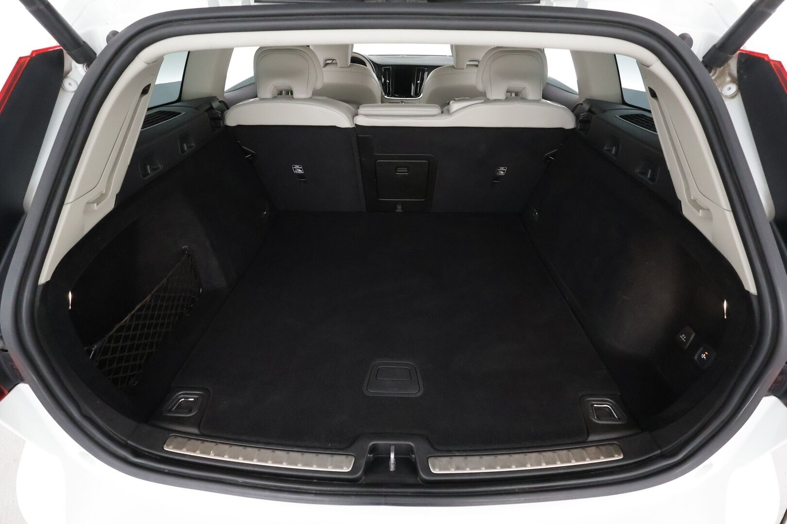 Volvo V60 Cross Country 2021 B4 AWD D-MHEV Business aut * ACC / P.kamera / BLIS / Koukku / Webasto / LED / Vaaleat nahat * - Suomi-auto / Kahdet renkaat aluvanteilla / Merkkihuollettu