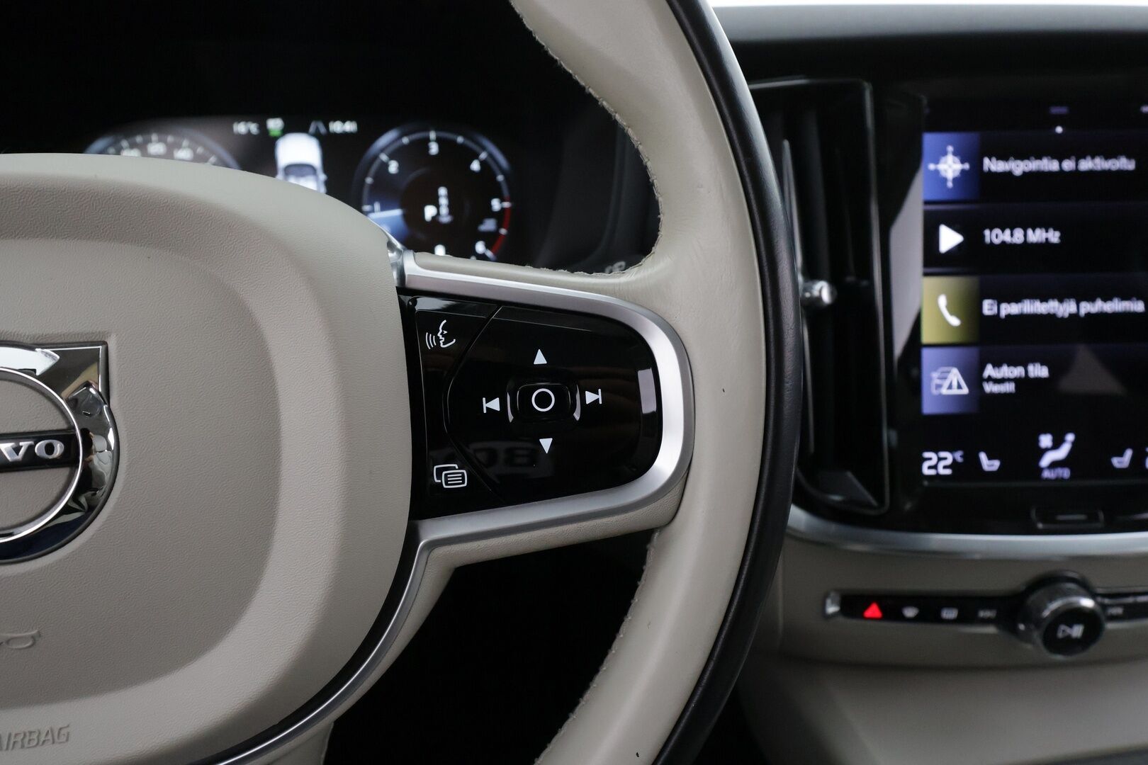 Volvo V60 Cross Country 2021 B4 AWD D-MHEV Business aut * ACC / P.kamera / BLIS / Koukku / Webasto / LED / Vaaleat nahat * - Suomi-auto / Kahdet renkaat aluvanteilla / Merkkihuollettu