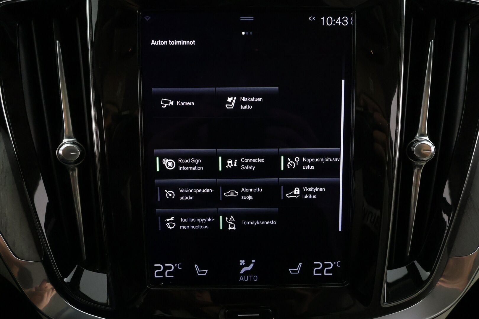 Volvo V60 Cross Country 2021 B4 AWD D-MHEV Business aut * ACC / P.kamera / BLIS / Koukku / Webasto / LED / Vaaleat nahat * - Suomi-auto / Kahdet renkaat aluvanteilla / Merkkihuollettu