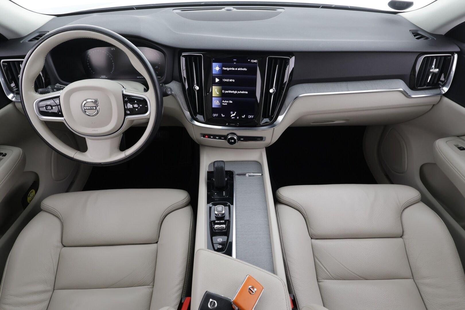 Volvo V60 Cross Country 2021 B4 AWD D-MHEV Business aut * ACC / P.kamera / BLIS / Koukku / Webasto / LED / Vaaleat nahat * - Suomi-auto / Kahdet renkaat aluvanteilla / Merkkihuollettu