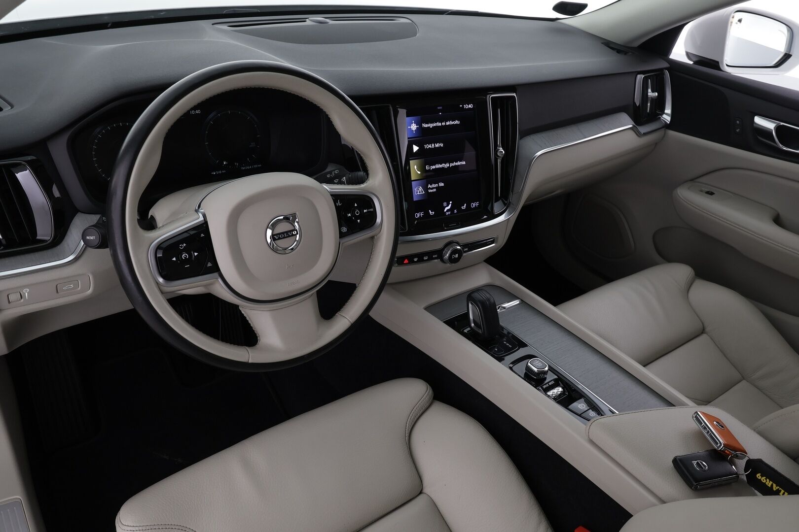 Volvo V60 Cross Country 2021 B4 AWD D-MHEV Business aut * ACC / P.kamera / BLIS / Koukku / Webasto / LED / Vaaleat nahat * - Suomi-auto / Kahdet renkaat aluvanteilla / Merkkihuollettu