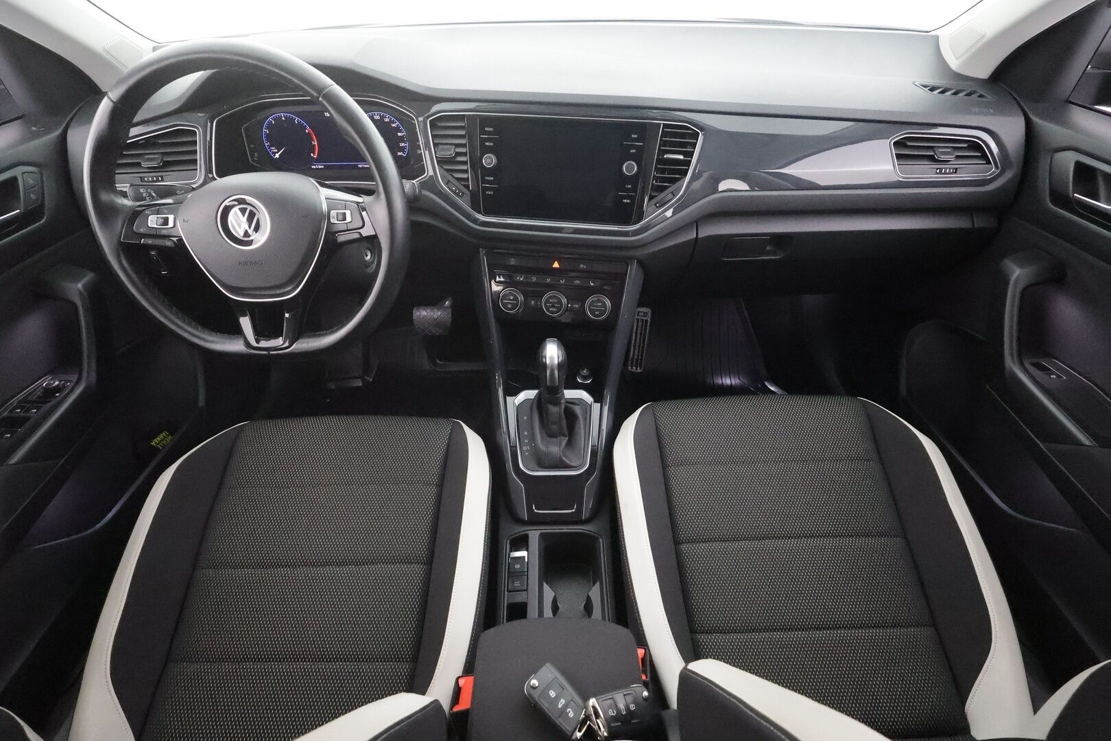 Volkswagen T-Roc 2021 Sport 1,5 TSI EVO 110 kW DSG-automaatti - | ACC | Koukku | Webasto | LED | P.tutkat | Ratinlämmitys | Digimittaristo | Apple&Android | Suomi-auto | Kahdet Renkaat | Merkkihuollettu |