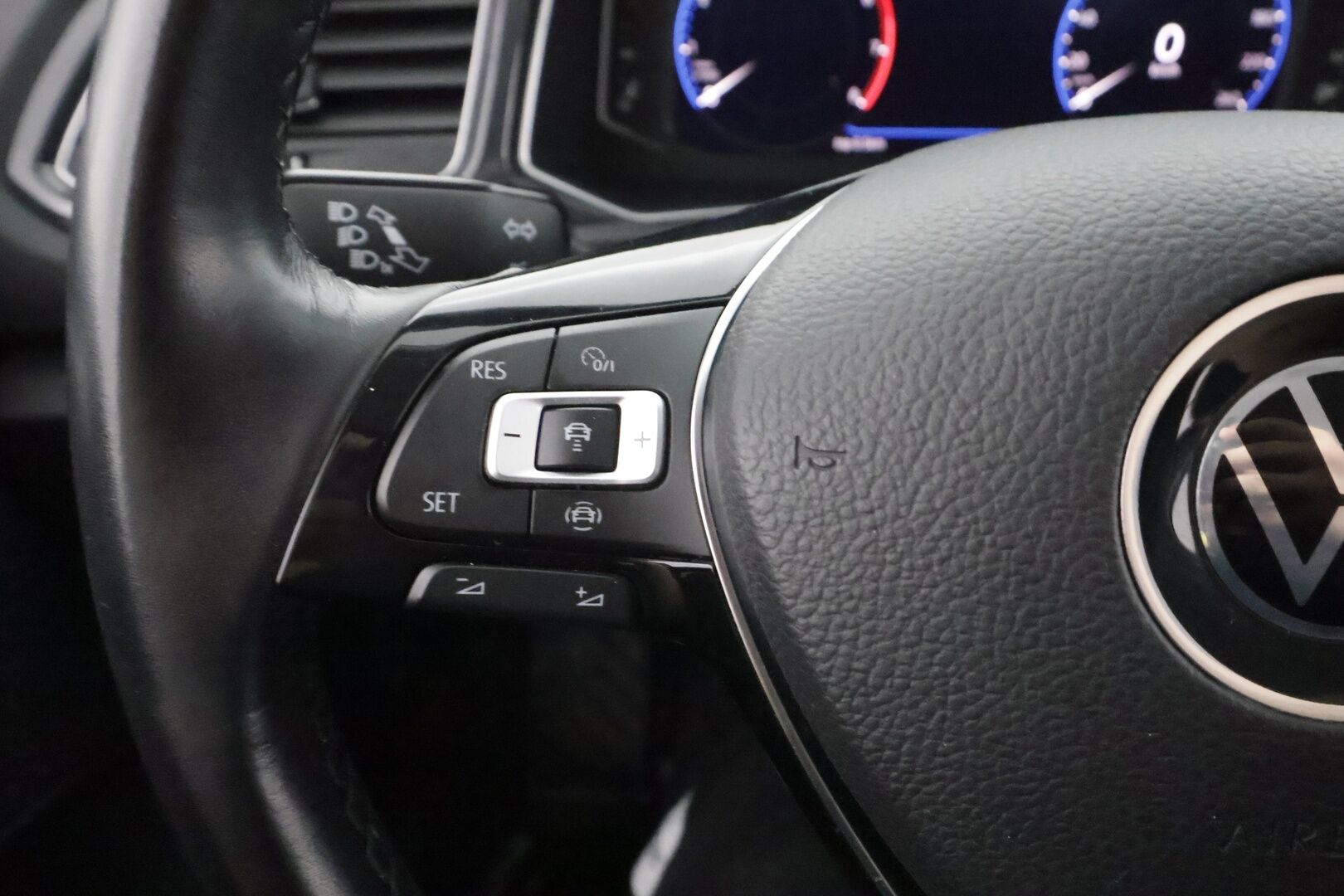 Volkswagen T-Roc 2021 Sport 1,5 TSI EVO 110 kW DSG-automaatti - | ACC | Koukku | Webasto | LED | P.tutkat | Ratinlämmitys | Digimittaristo | Apple&Android | Suomi-auto | Kahdet Renkaat | Merkkihuollettu |