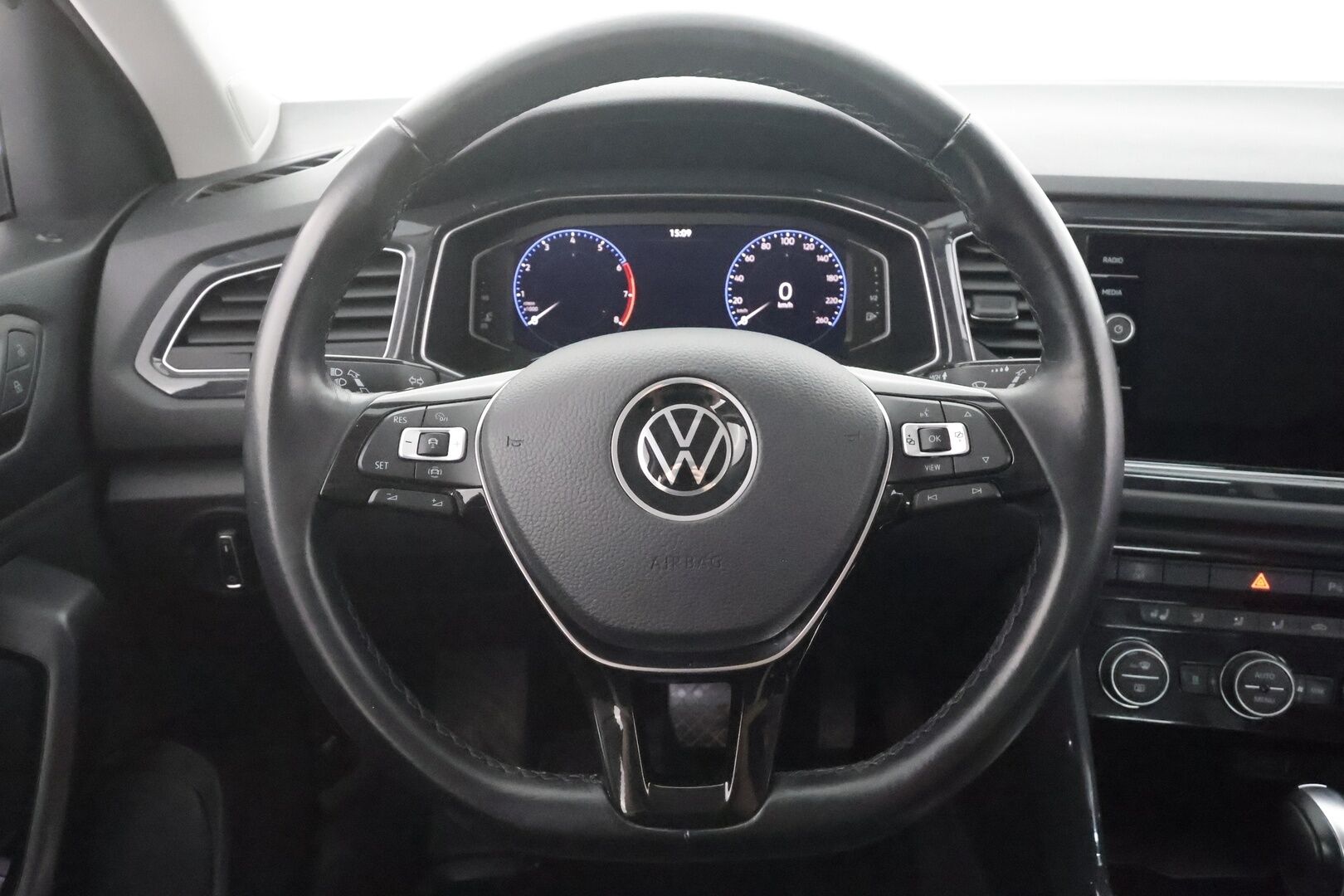 Volkswagen T-Roc 2021 Sport 1,5 TSI EVO 110 kW DSG-automaatti - | ACC | Koukku | Webasto | LED | P.tutkat | Ratinlämmitys | Digimittaristo | Apple&Android | Suomi-auto | Kahdet Renkaat | Merkkihuollettu |