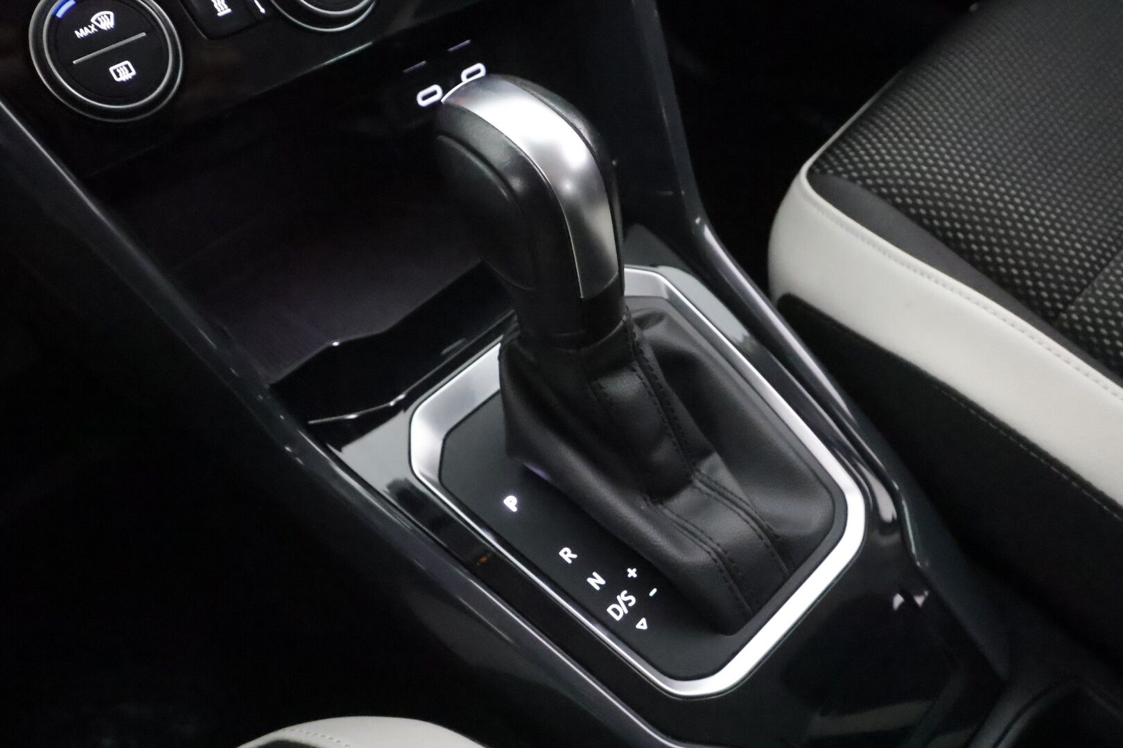 Volkswagen T-Roc 2021 Sport 1,5 TSI EVO 110 kW DSG-automaatti - | ACC | Koukku | Webasto | LED | P.tutkat | Ratinlämmitys | Digimittaristo | Apple&Android | Suomi-auto | Kahdet Renkaat | Merkkihuollettu |