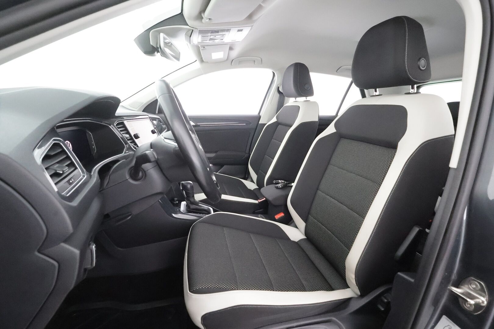 Volkswagen T-Roc 2021 Sport 1,5 TSI EVO 110 kW DSG-automaatti - | ACC | Koukku | Webasto | LED | P.tutkat | Ratinlämmitys | Digimittaristo | Apple&Android | Suomi-auto | Kahdet Renkaat | Merkkihuollettu |