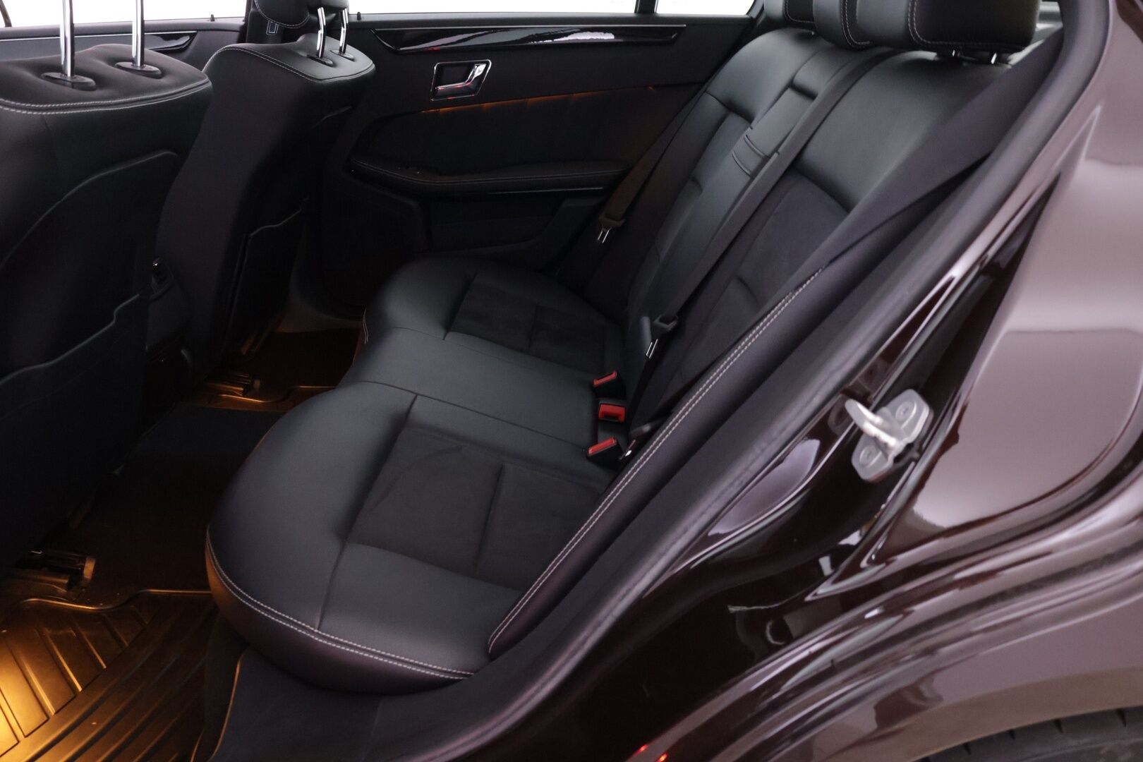 Mercedes-Benz E 2010 350 4MATIC Sedan AMG - | AMG | Panorama | Vakkari | Tutkat | Nahka-Alcantara | S-Koukku | Navi | Xenon |