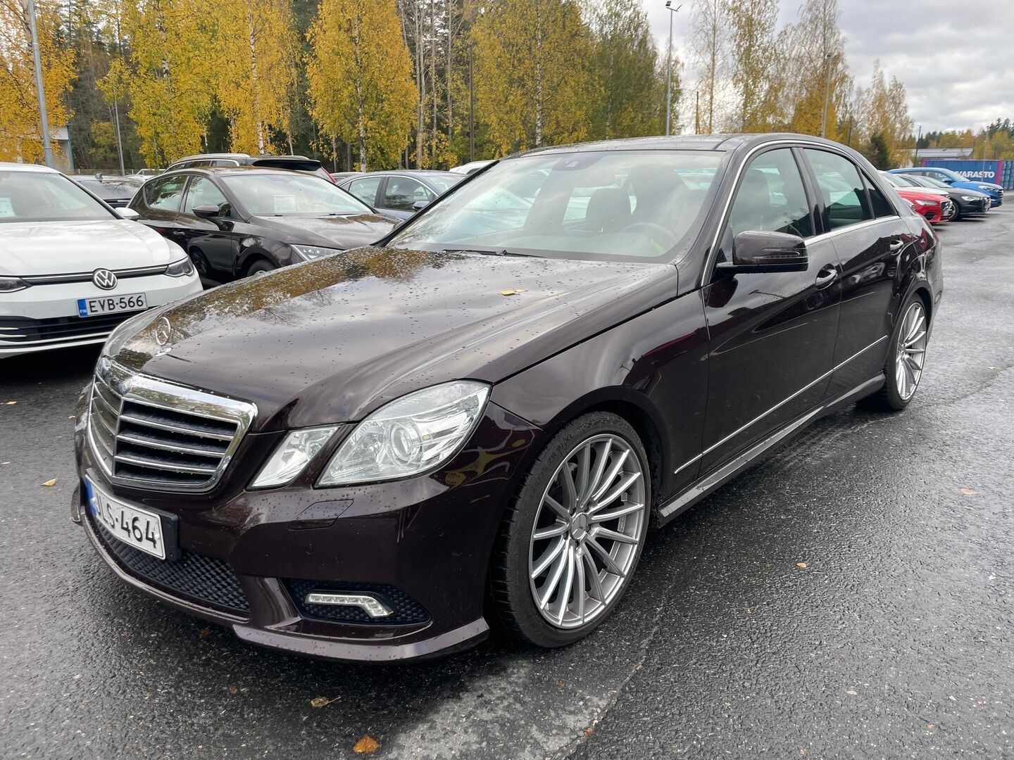 Mercedes-Benz E 2010 350 4MATIC Sedan AMG - | AMG | Panorama | Vakkari | Tutkat | Nahka-Alcantara | S-Koukku | Navi | Xenon |