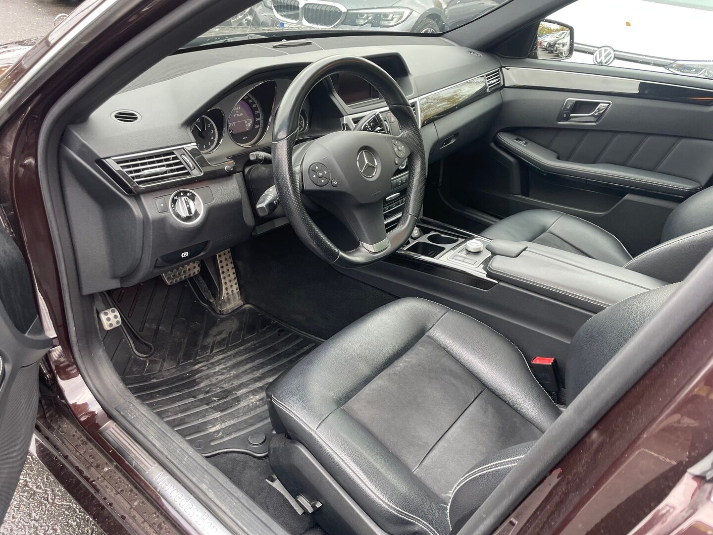 Mercedes-Benz E 2010 350 4MATIC Sedan AMG - | AMG | Panorama | Vakkari | Tutkat | Nahka-Alcantara | S-Koukku | Navi | Xenon |