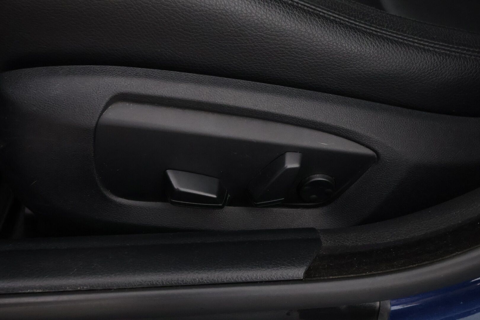 BMW 520 2017 F11 Touring 520d A Business* Webasto / Nahkasisusta / Vetokoukku / Prof.navi / Sähköluukku / Ratinlämmitin * - Webasto / Ei adblue! / Prof. Navi / Sporttinahat / Koukku