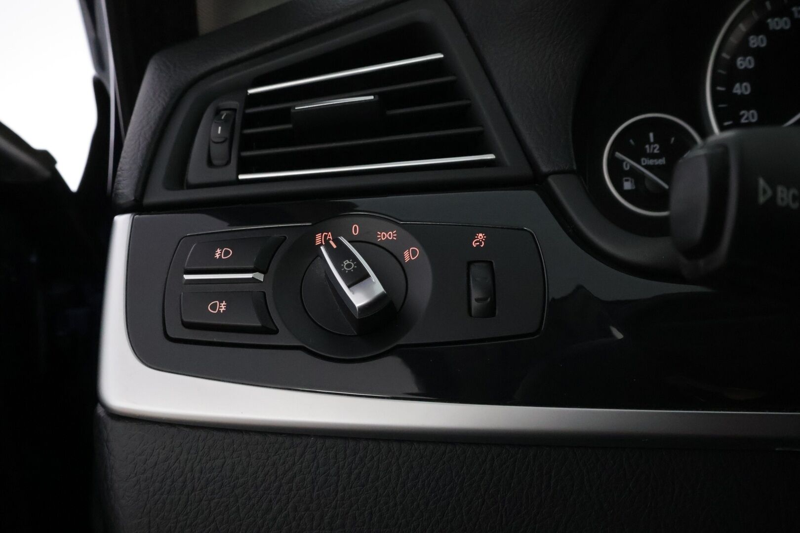 BMW 520 2017 F11 Touring 520d A Business* Webasto / Nahkasisusta / Vetokoukku / Prof.navi / Sähköluukku / Ratinlämmitin * - Webasto / Ei adblue! / Prof. Navi / Sporttinahat / Koukku