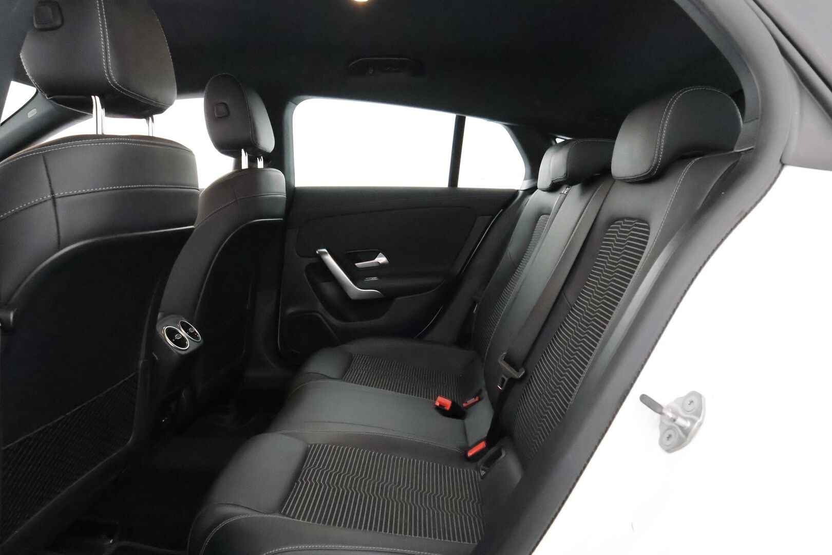 Mercedes-Benz CLA 2021 220 d 4MATIC A Shooting Brake Business Progressive *DTR+ / Kamera / IHC+ / Multibeam / Sporttipenkit / Digimittaristo* - Merkkihuollettu / Sähkökontti / Suomiauto / 2x renkaat & Vanteet / Mercedes Me / Mustasisäkatto / Appconnect