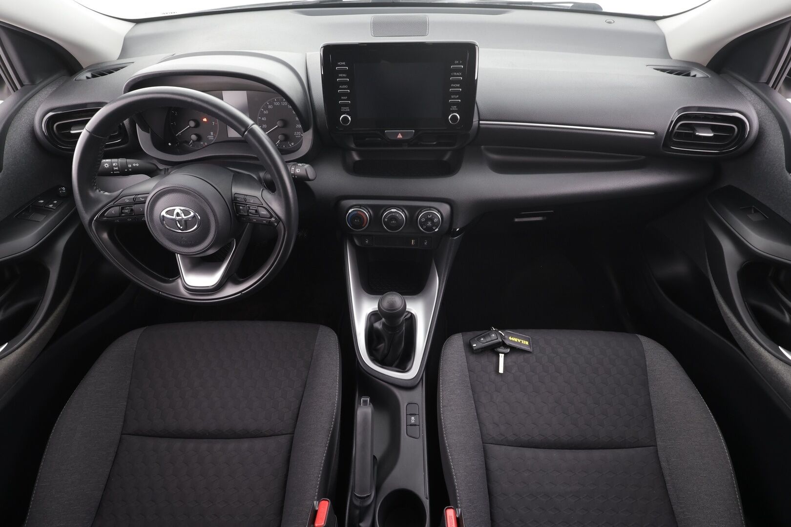 Toyota Yaris 2020 1,0 VVT-i Life * ACC / LED / Kaistavahti / Apple&Android / Ilmastointi * - 1.om Suomi-auto / Kahdet renkaat 