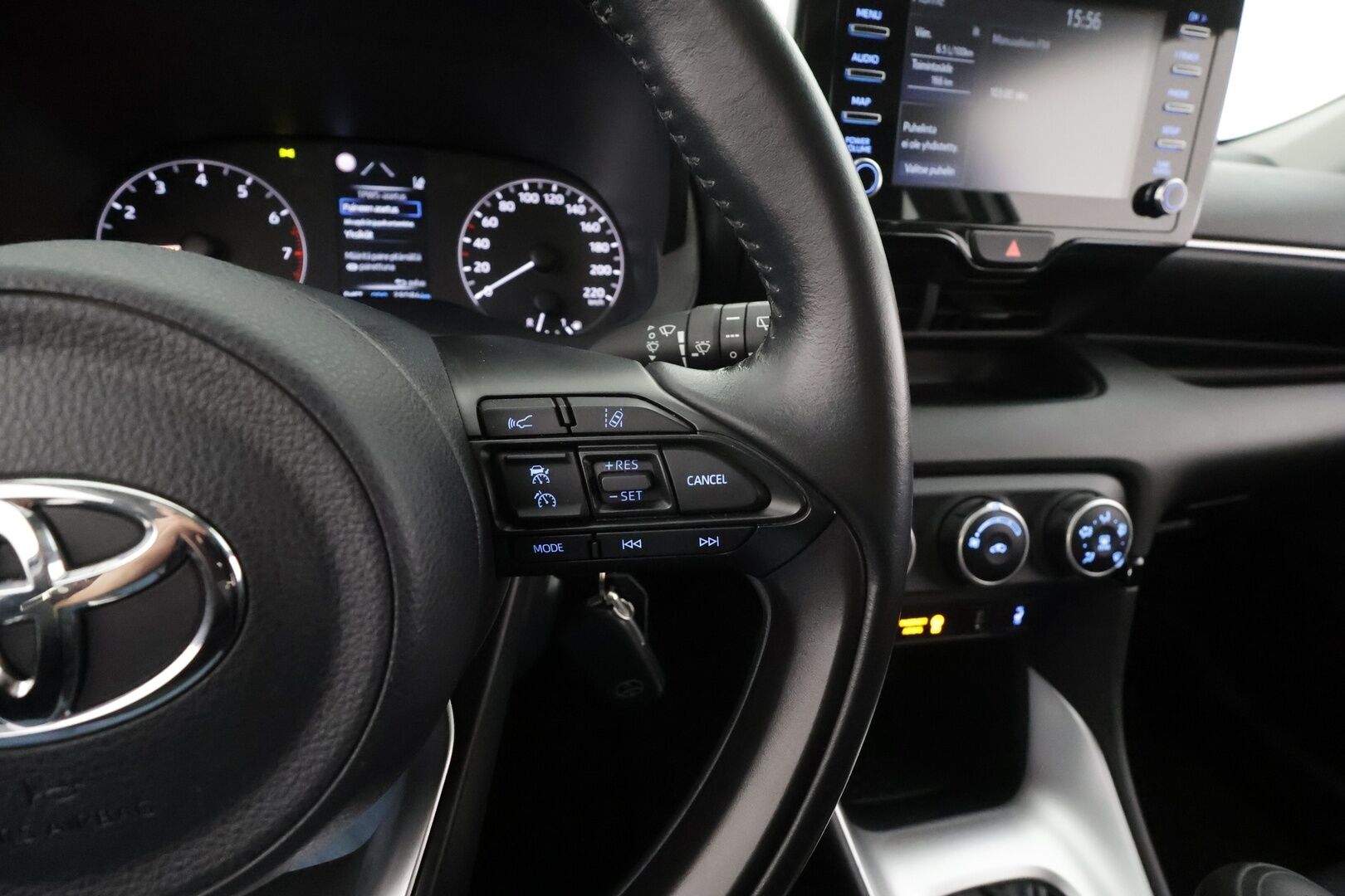 Toyota Yaris 2020 1,0 VVT-i Life * ACC / LED / Kaistavahti / Apple&Android / Ilmastointi * - 1.om Suomi-auto / Kahdet renkaat 