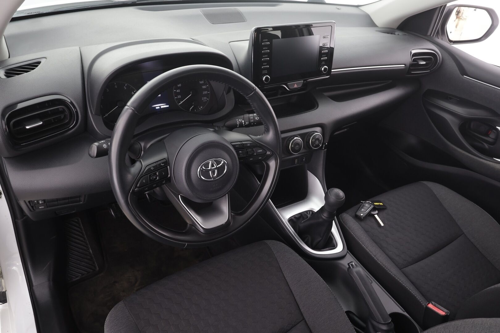 Toyota Yaris 2020 1,0 VVT-i Life * ACC / LED / Kaistavahti / Apple&Android / Ilmastointi * - 1.om Suomi-auto / Kahdet renkaat 