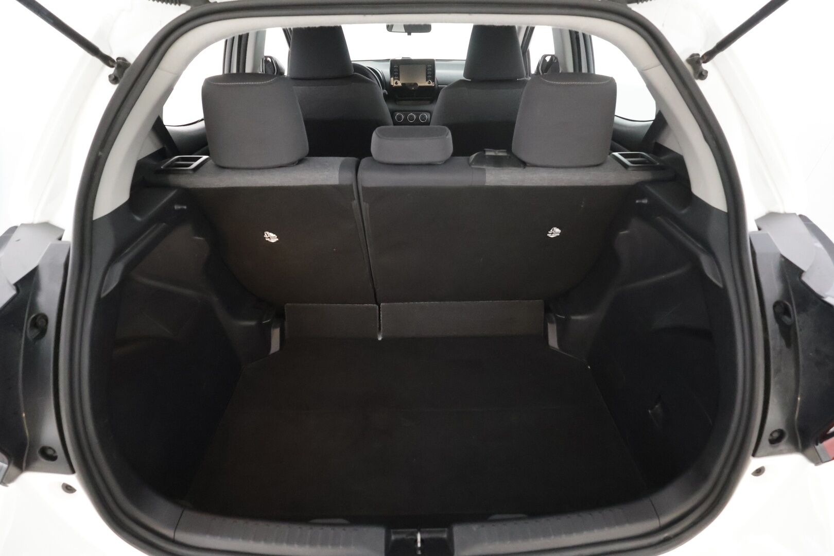 Toyota Yaris 2020 1,0 VVT-i Life * ACC / LED / Kaistavahti / Apple&Android / Ilmastointi * - 1.om Suomi-auto / Kahdet renkaat 