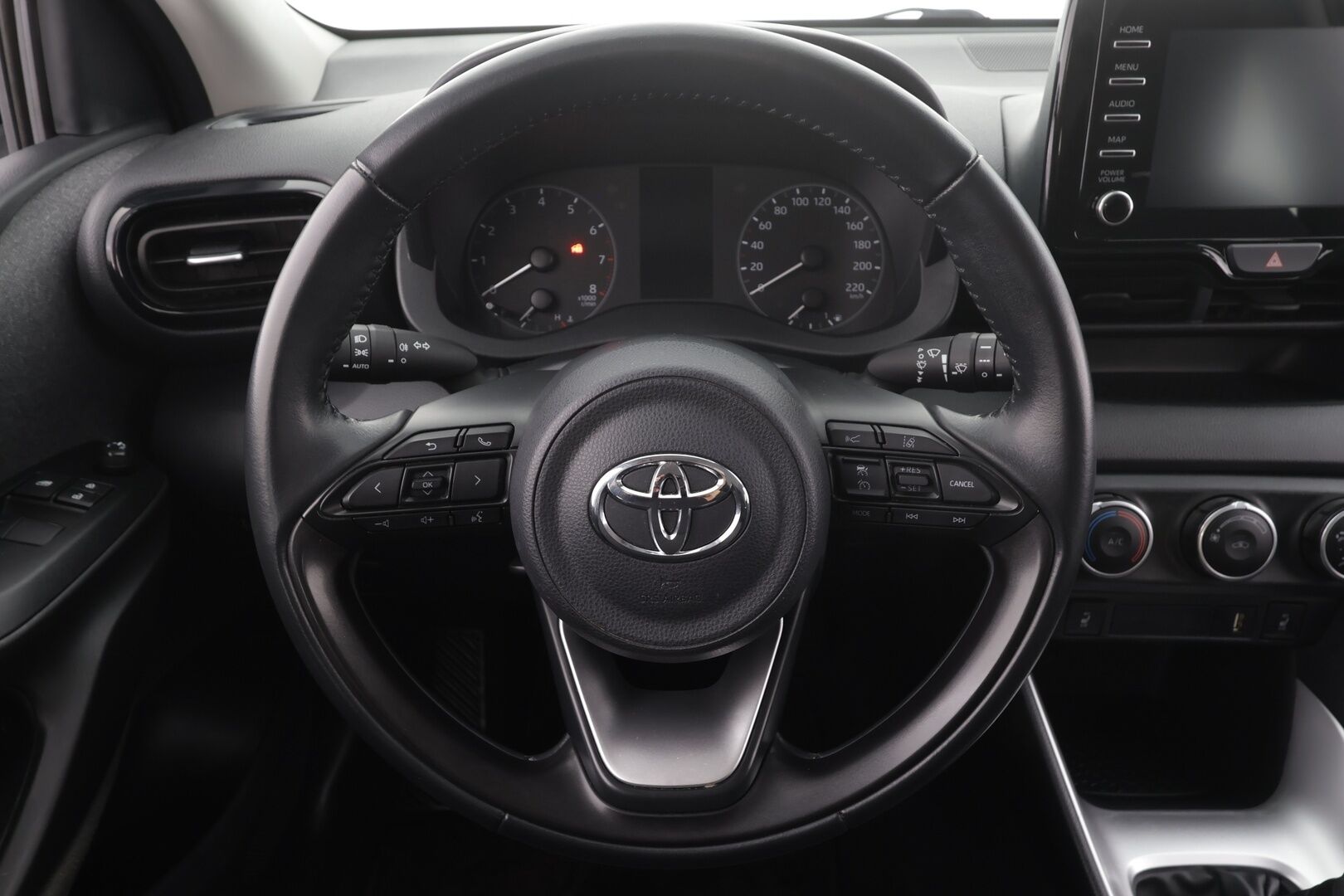 Toyota Yaris 2020 1,0 VVT-i Life * ACC / LED / Kaistavahti / Apple&Android / Ilmastointi * - 1.om Suomi-auto / Kahdet renkaat 