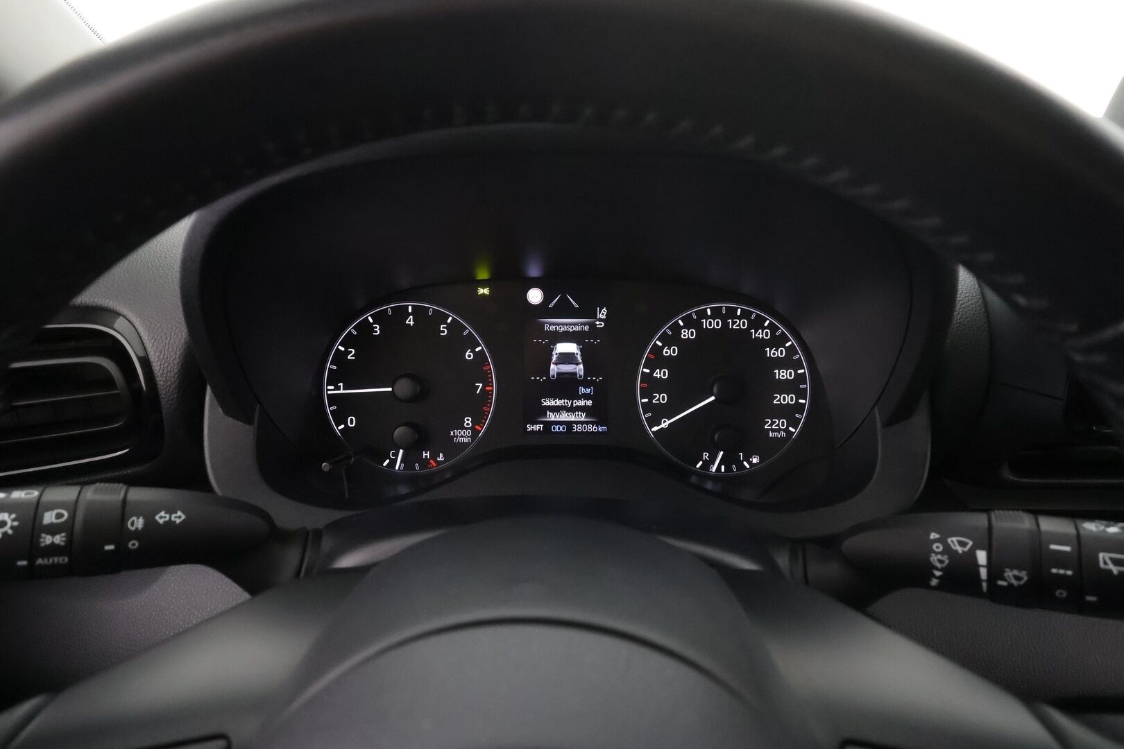 Toyota Yaris 2020 1,0 VVT-i Life * ACC / LED / Kaistavahti / Apple&Android / Ilmastointi * - 1.om Suomi-auto / Kahdet renkaat 