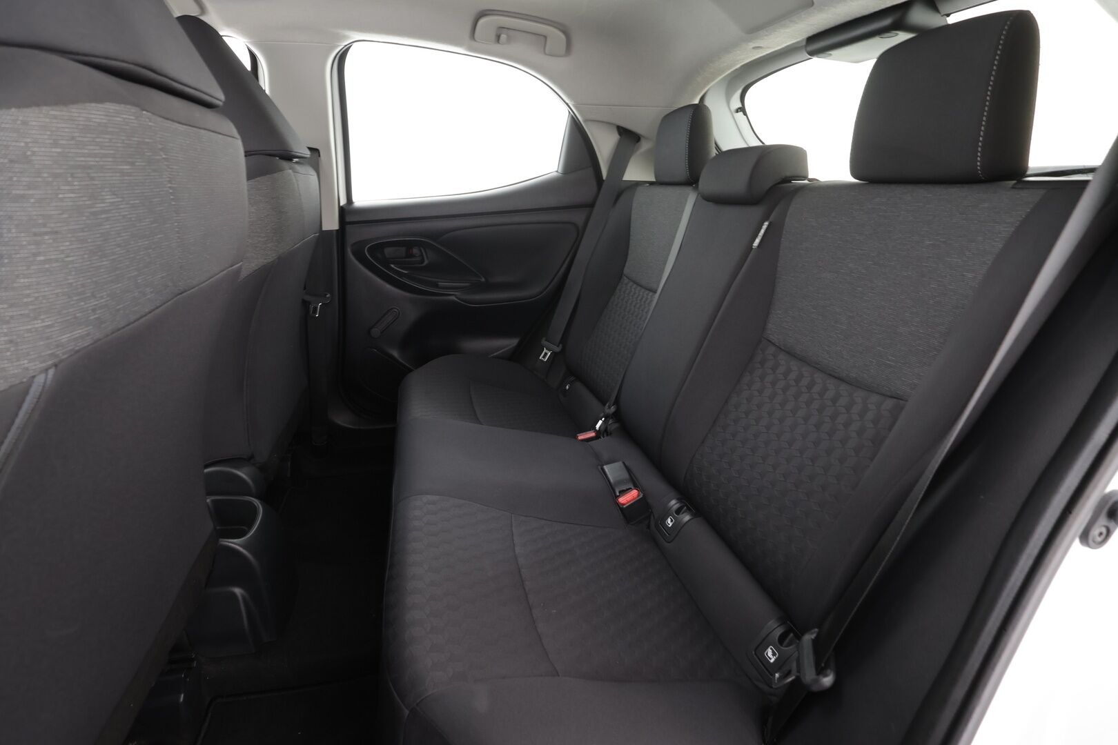 Toyota Yaris 2020 1,0 VVT-i Life * ACC / LED / Kaistavahti / Apple&Android / Ilmastointi * - 1.om Suomi-auto / Kahdet renkaat 