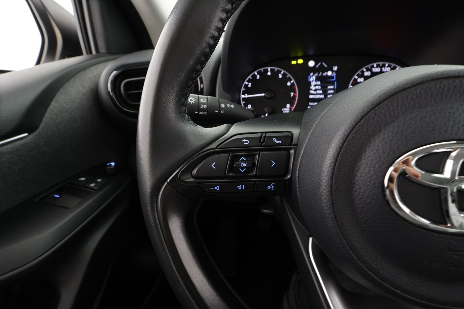 Toyota Yaris 2020 1,0 VVT-i Life * 1.Om Suomi-auto / ACC / Bluetooth / Kaistavahti / Ilmastointi / 2xRenkaat * - HULLUT JOULUT KORKOTARJOUS 2,49% 