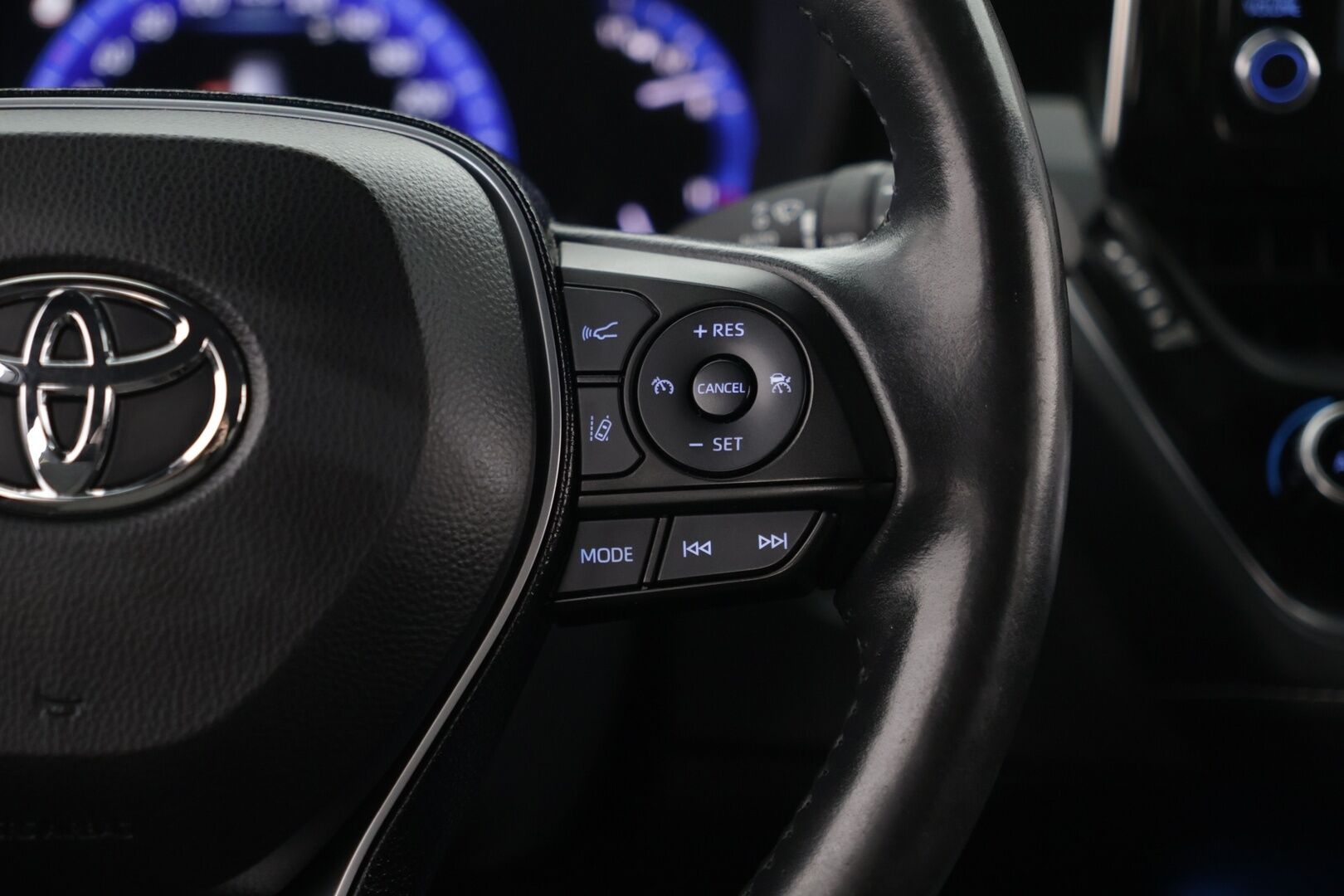 Toyota Corolla 2021 Touring Sports 1,8 Hybrid TREK / Kamera / 2x renkaat / Ratinlämmitin /Tutkat - Kamera / Ratinlämmitin / Lohko+sisäpistoke / 2x renkaat