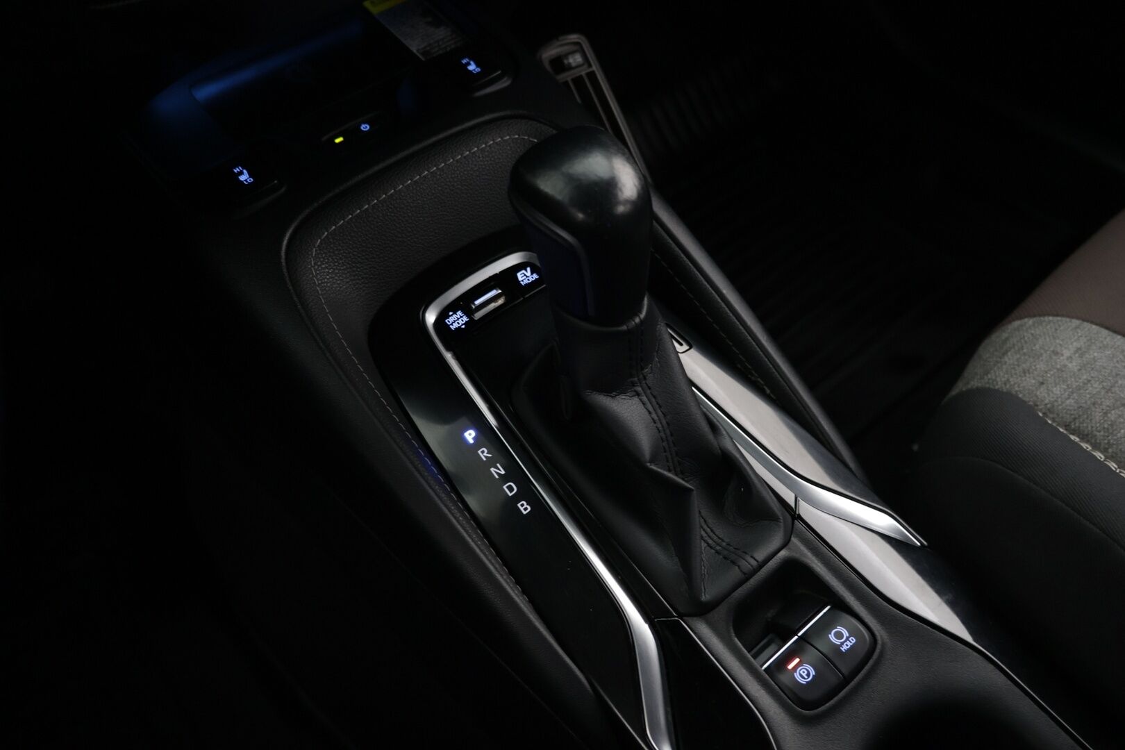 Toyota Corolla 2021 Touring Sports 1,8 Hybrid TREK / Kamera / 2x renkaat / Ratinlämmitin /Tutkat - Kamera / Ratinlämmitin / Lohko+sisäpistoke / 2x renkaat