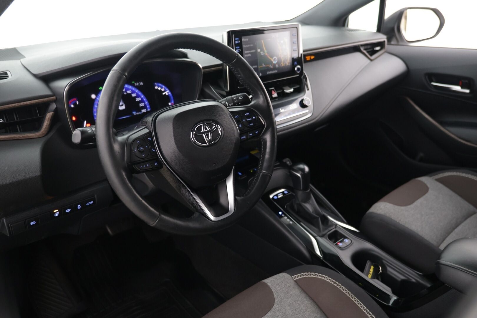 Toyota Corolla 2021 Touring Sports 1,8 Hybrid TREK / Kamera / 2x renkaat / Ratinlämmitin /Tutkat - Kamera / Ratinlämmitin / Lohko+sisäpistoke / 2x renkaat