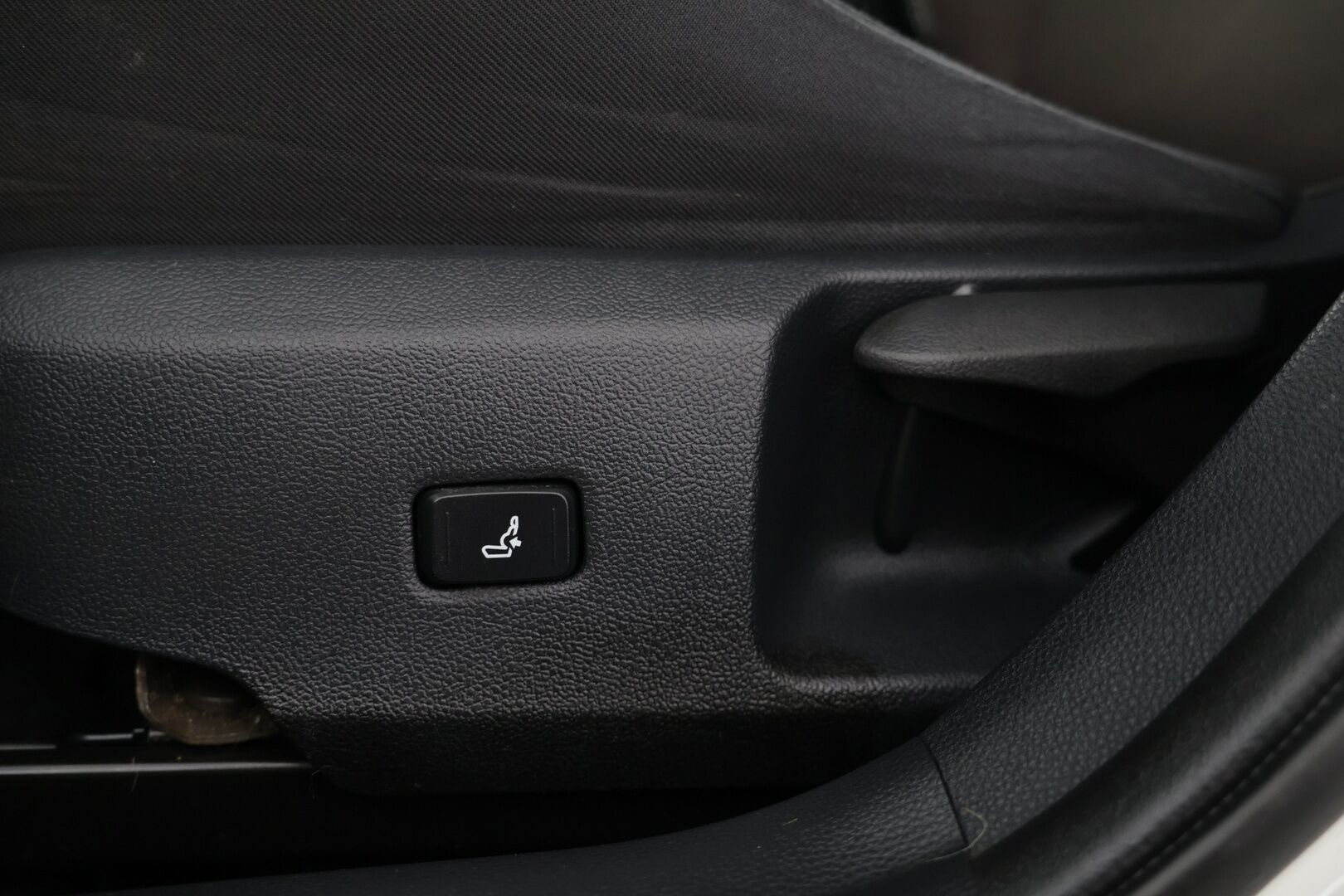 Toyota Corolla 2021 Touring Sports 1,8 Hybrid TREK / Kamera / 2x renkaat / Ratinlämmitin /Tutkat - Kamera / Ratinlämmitin / Lohko+sisäpistoke / 2x renkaat