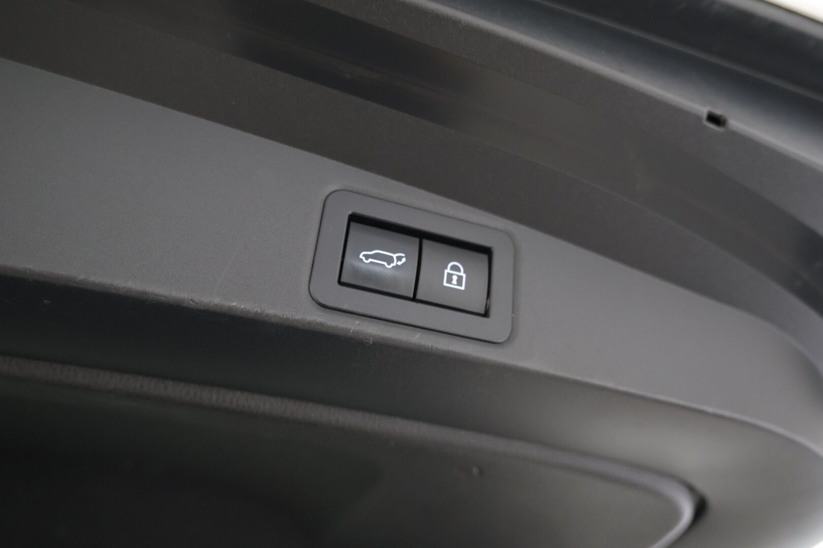 Toyota Corolla 2021 Touring Sports 1,8 Hybrid TREK / Kamera / 2x renkaat / Ratinlämmitin /Tutkat - Kamera / Ratinlämmitin / Lohko+sisäpistoke / 2x renkaat