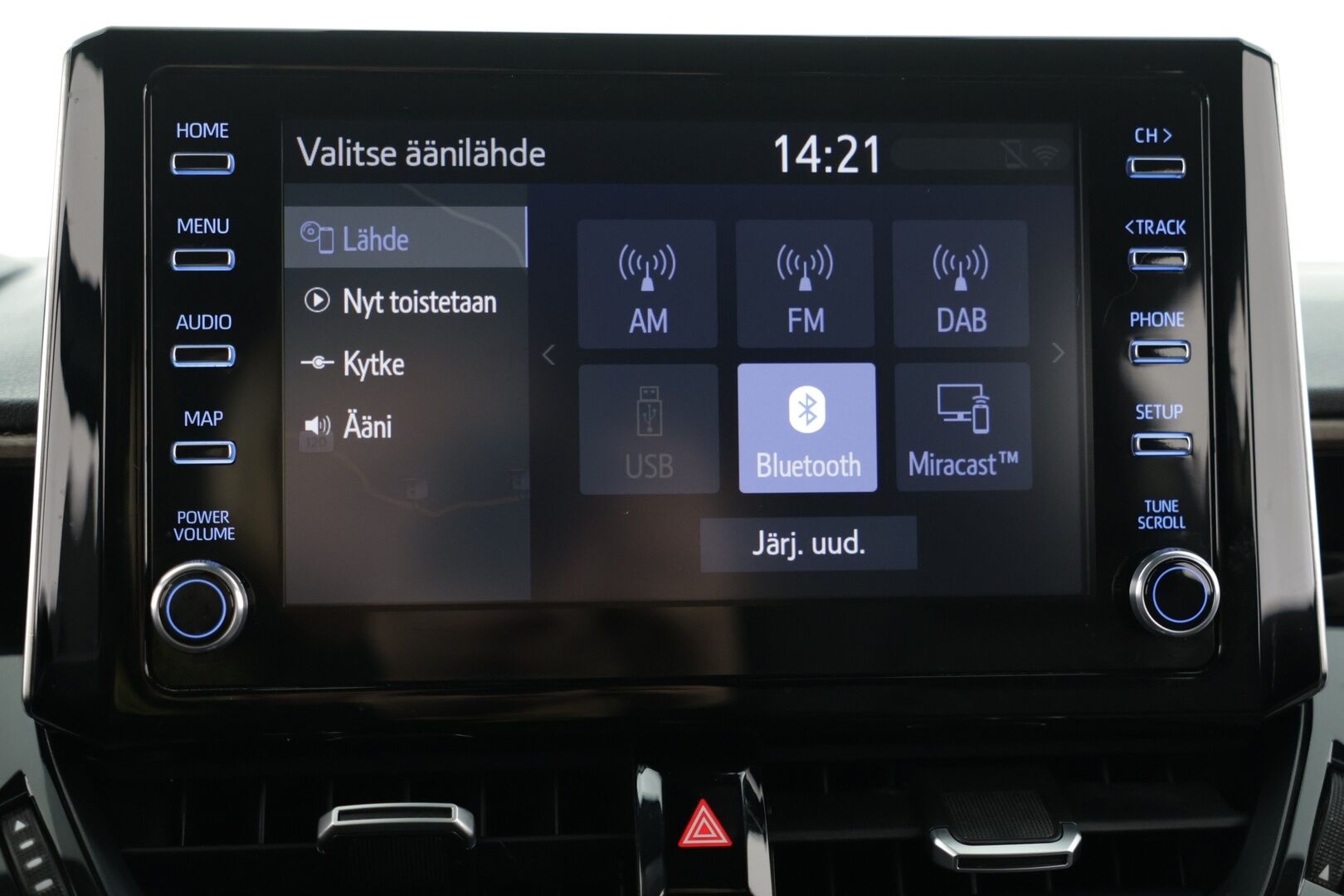 Toyota Corolla 2021 Touring Sports 1,8 Hybrid TREK / Kamera / 2x renkaat / Ratinlämmitin /Tutkat - Kamera / Ratinlämmitin / Lohko+sisäpistoke / 2x renkaat