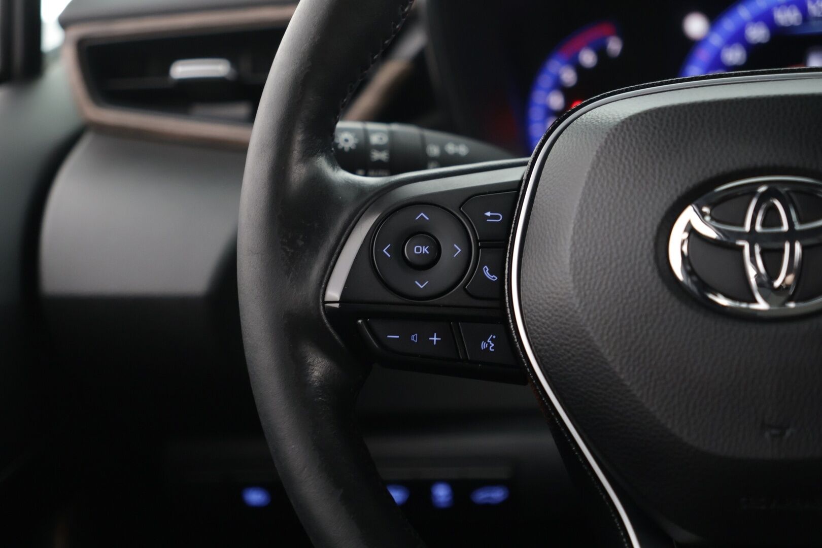 Toyota Corolla 2021 Touring Sports 1,8 Hybrid TREK / Kamera / 2x renkaat / Ratinlämmitin /Tutkat - Kamera / Ratinlämmitin / Lohko+sisäpistoke / 2x renkaat