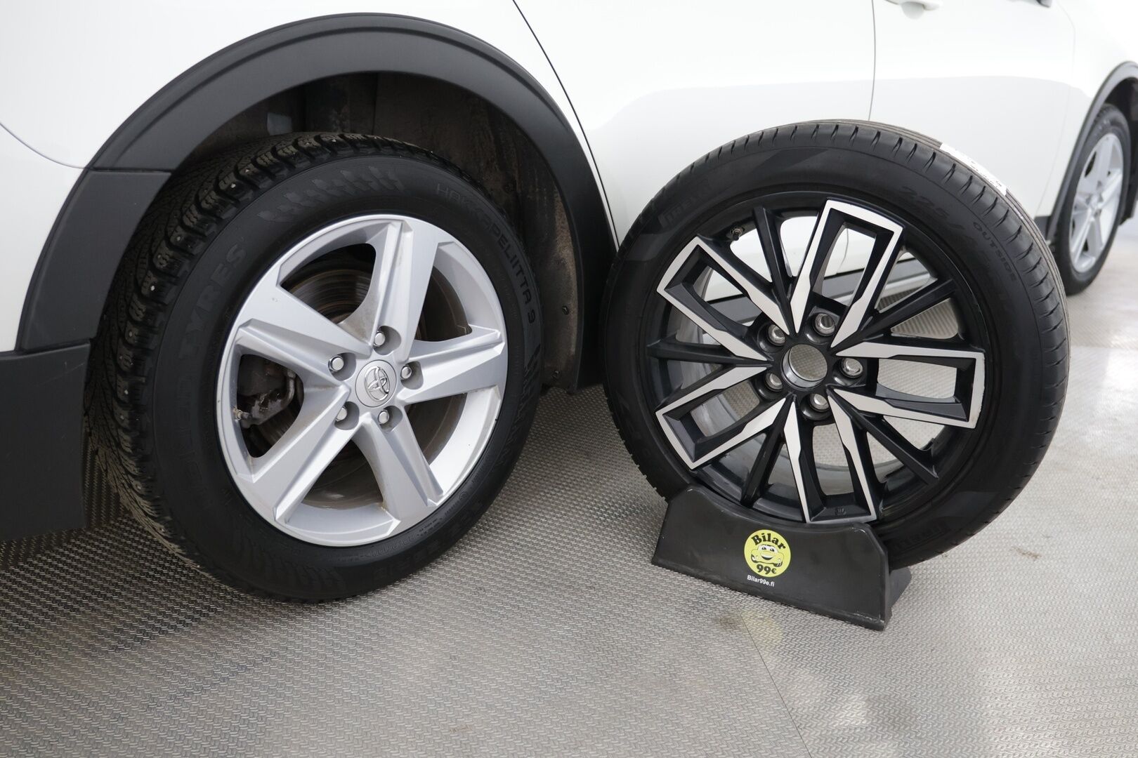 Toyota Corolla 2021 Touring Sports 1,8 Hybrid TREK / Kamera / 2x renkaat / Ratinlämmitin /Tutkat - Kamera / Ratinlämmitin / Lohko+sisäpistoke / 2x renkaat