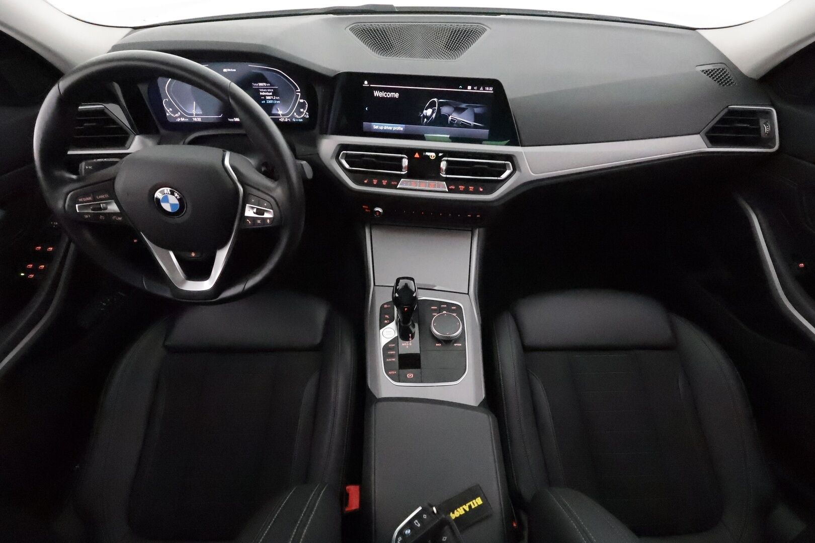 BMW 330 2021 G20 Sedan 330e xDrive A Charged Edition **Vakkari / P.tutkat / Sporttipenkit / Hifit / Navi / LED** - 1.Om Suomi-auto / Kahdet renkaat vanteilla / Hyvin huollettu