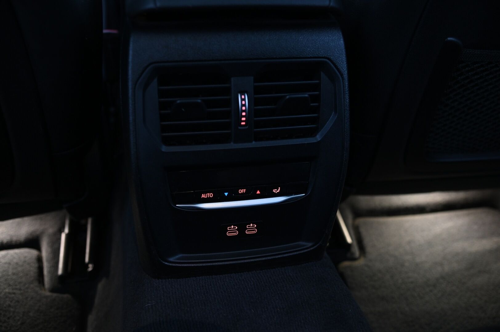 BMW 330 2021 G21 Touring 330e xDrive A Charged Edition M Sport *Panorama / ACC / Hifit / Koukku* - *Suomi-auo / 2x vanteet ja renkaat / Juuri tullut*