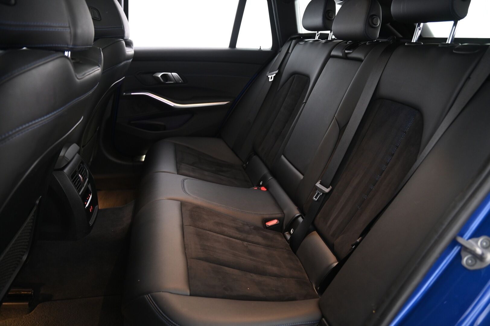 BMW 330 2021 G21 Touring 330e xDrive A Charged Edition M Sport *Panorama / ACC / Hifit / Koukku* - *Suomi-auo / 2x vanteet ja renkaat / Juuri tullut*