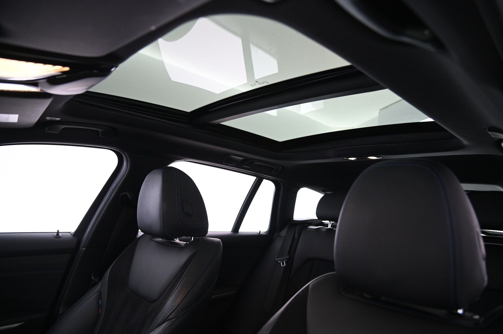 BMW 330 2021 G21 Touring 330e xDrive A Charged Edition M Sport *Panorama / ACC / Hifit / Koukku* - *Suomi-auo / 2x vanteet ja renkaat / Juuri tullut*